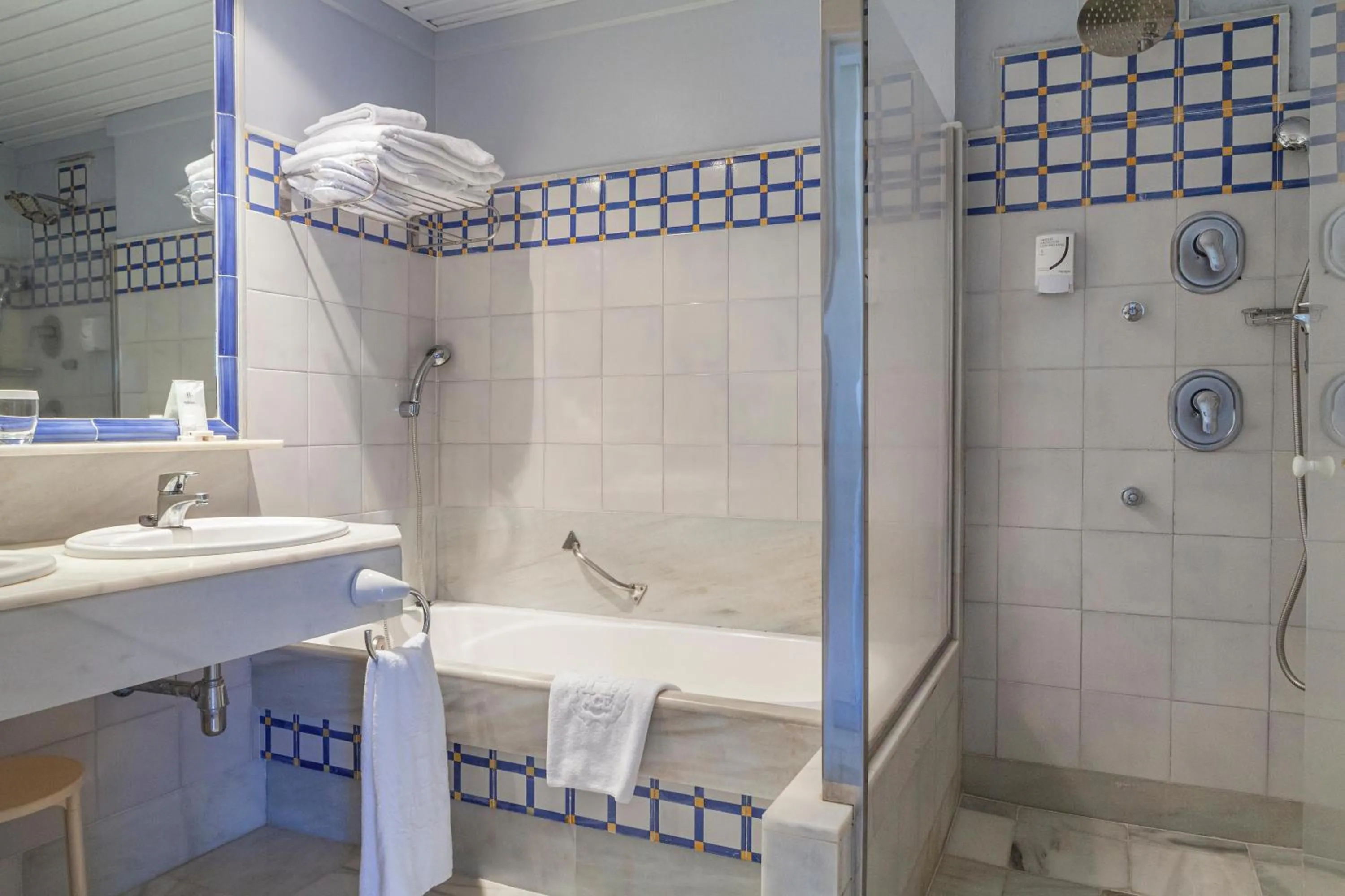 Shower in Playa de la Luz