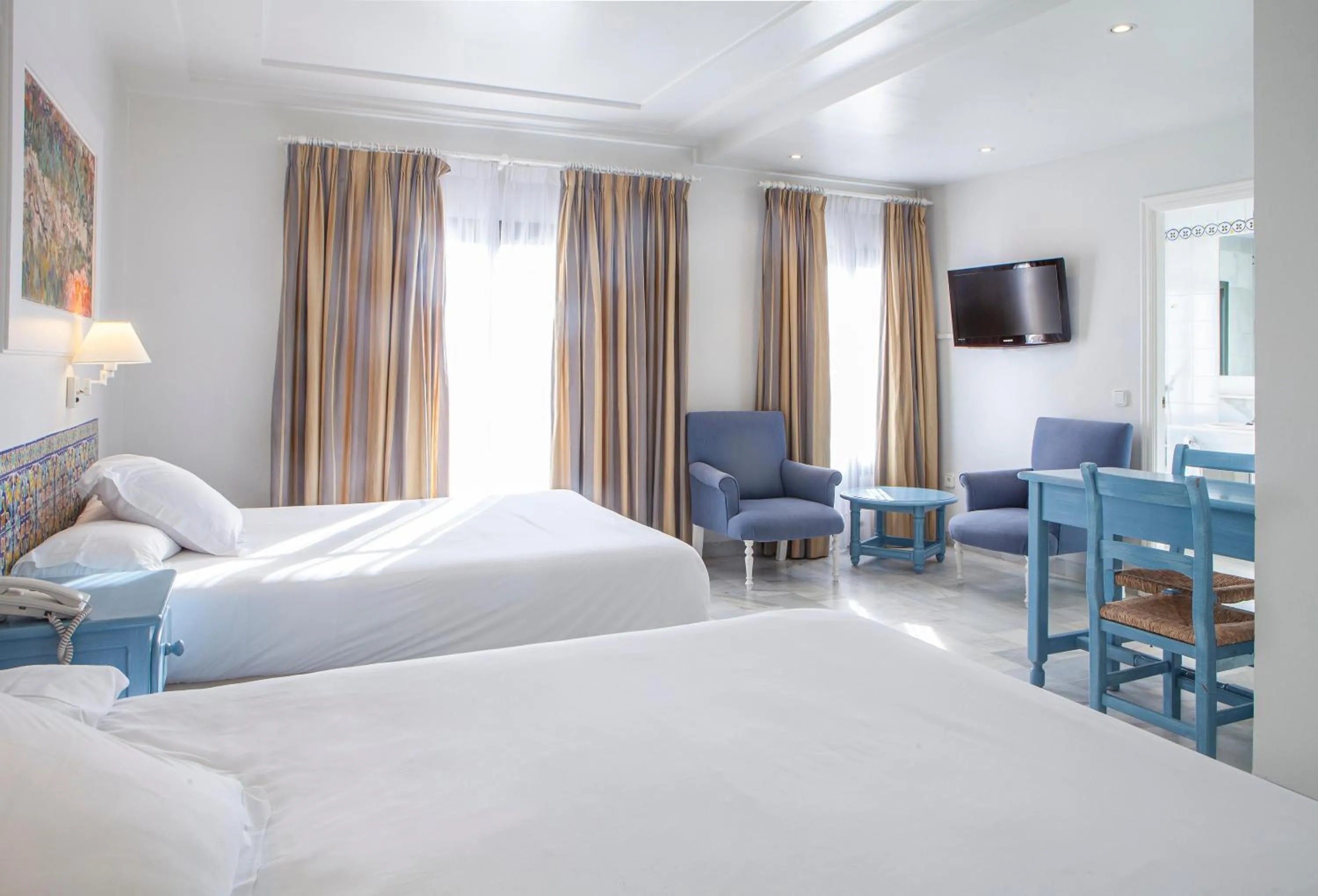 Photo of the whole room, Bed in Playa de la Luz