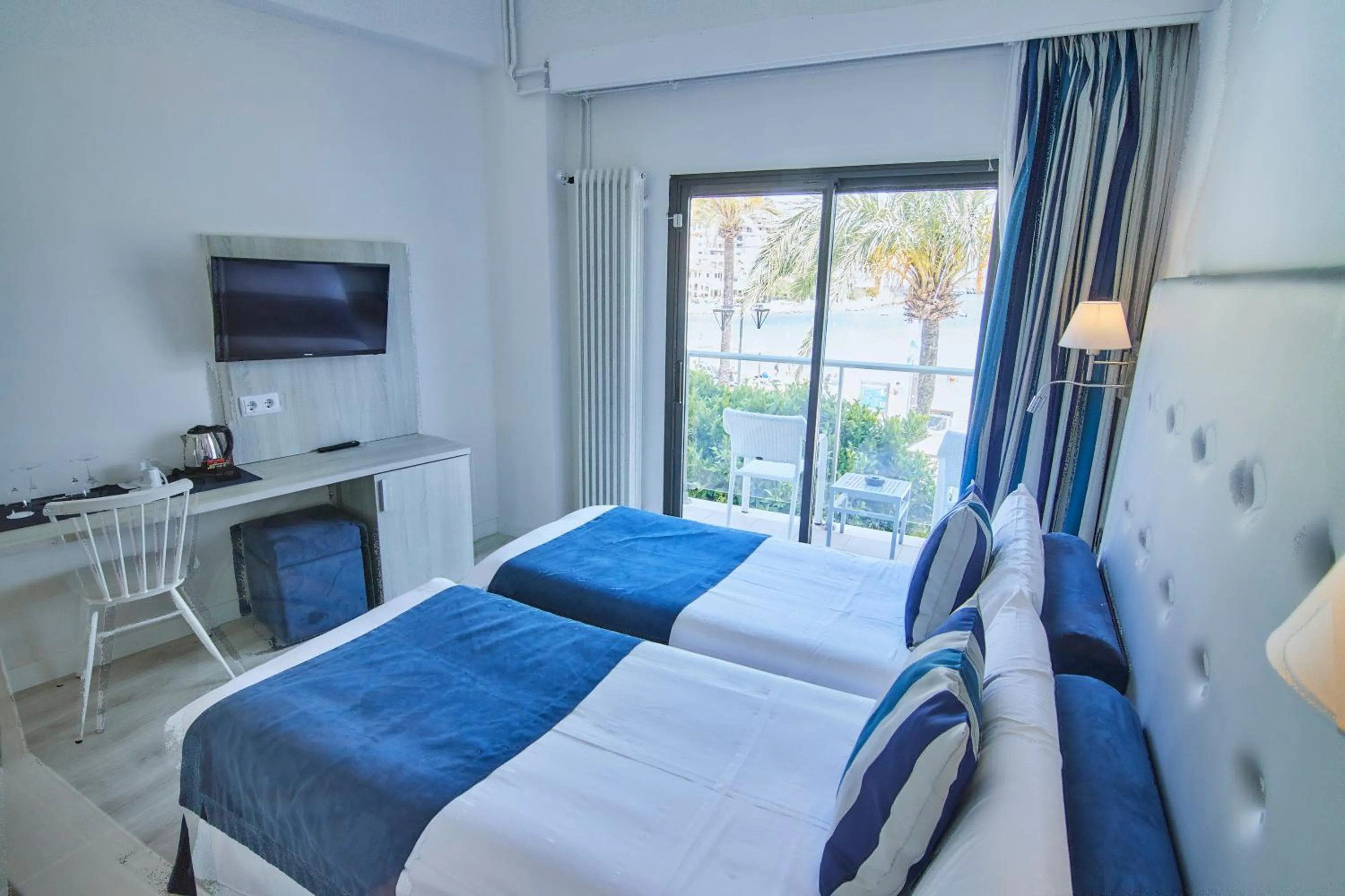 Photo of the whole room, Bed in Los Geranios