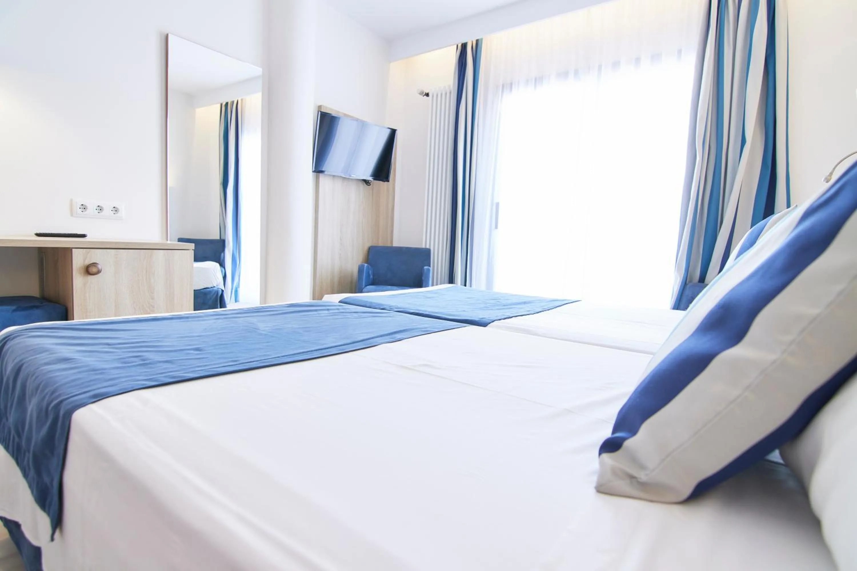 Photo of the whole room, Bed in Los Geranios