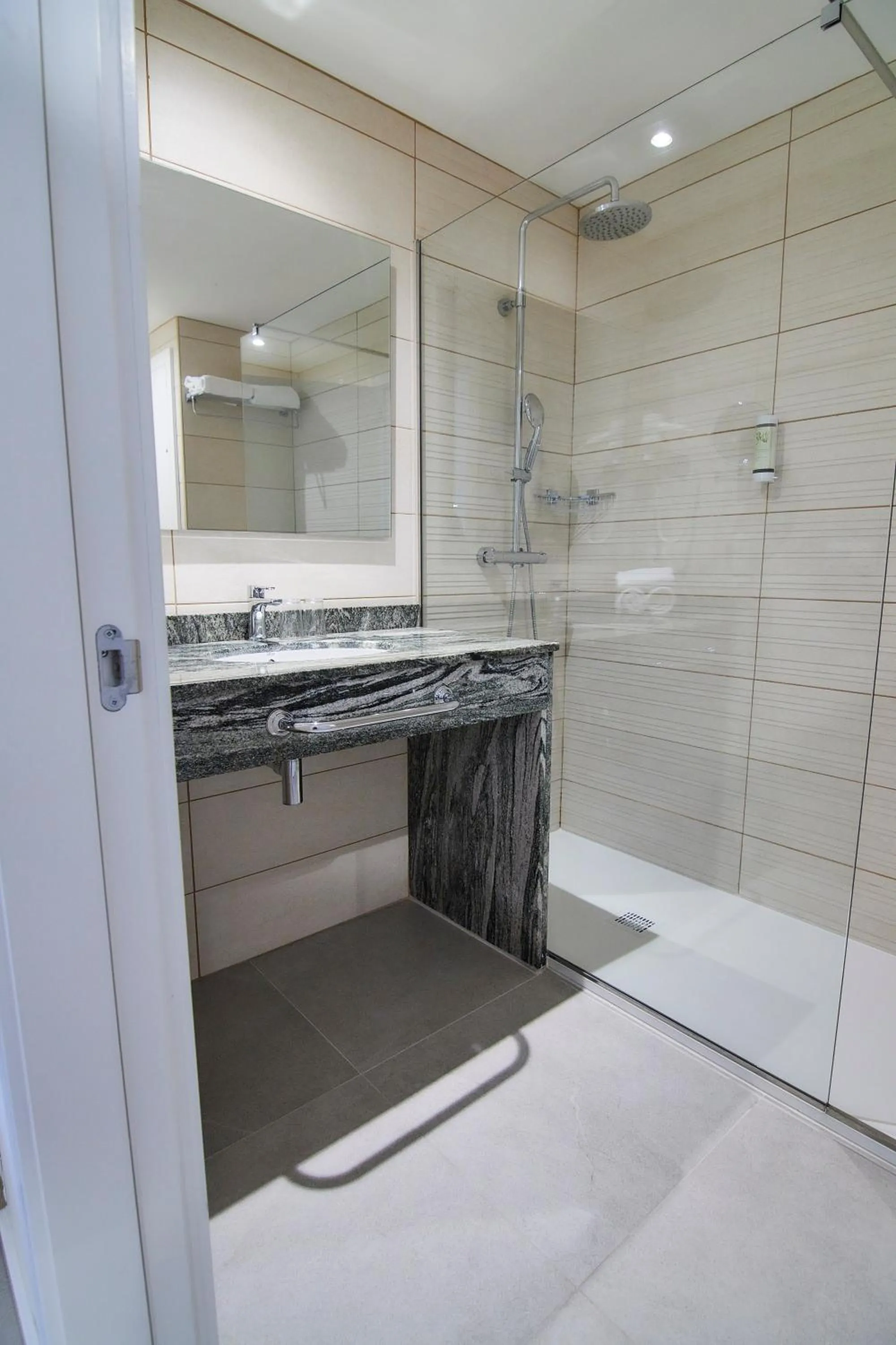 Bathroom in Los Geranios