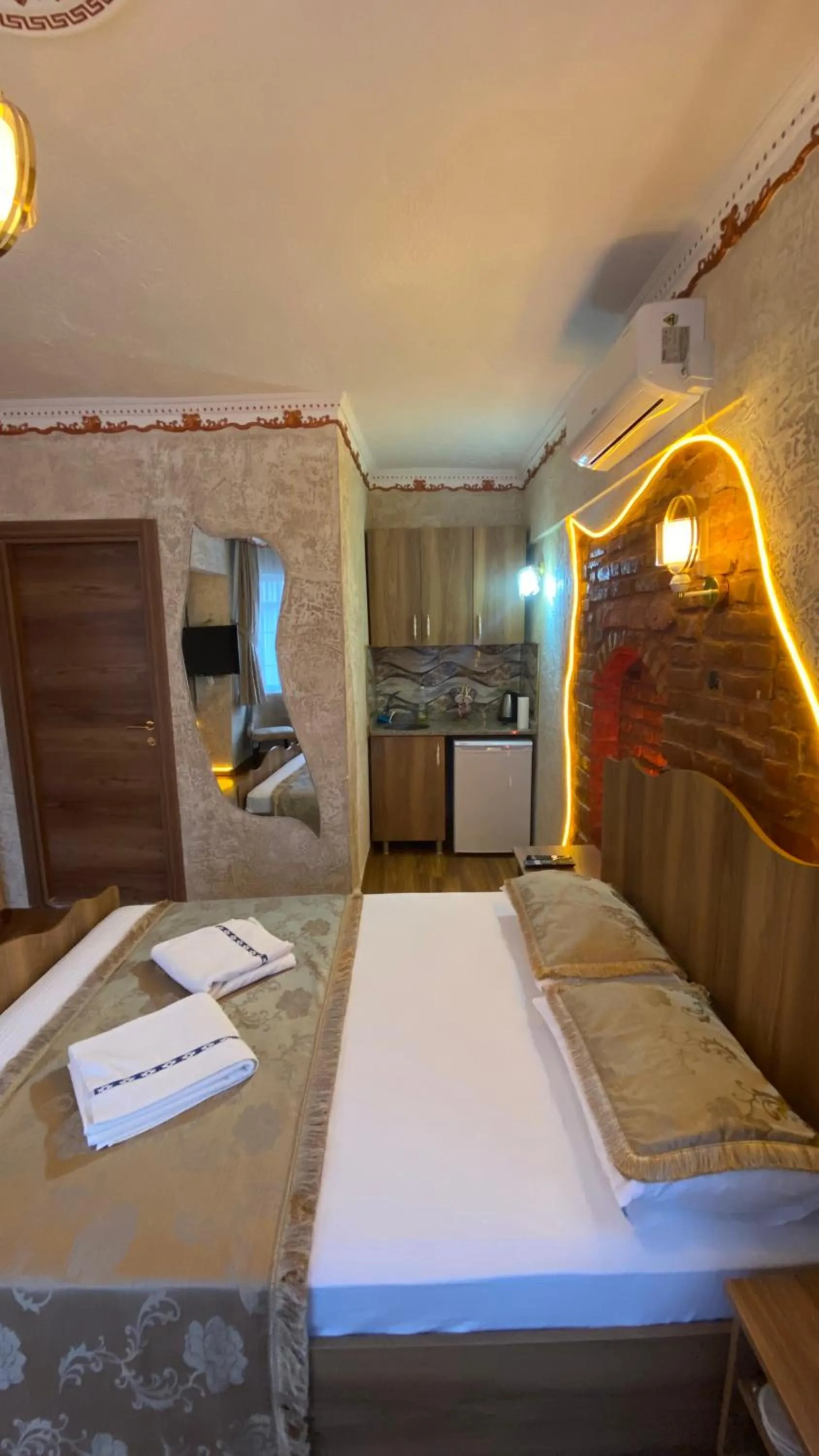 Bed in GOLDEN ARROW OLD CİTY HOTEL