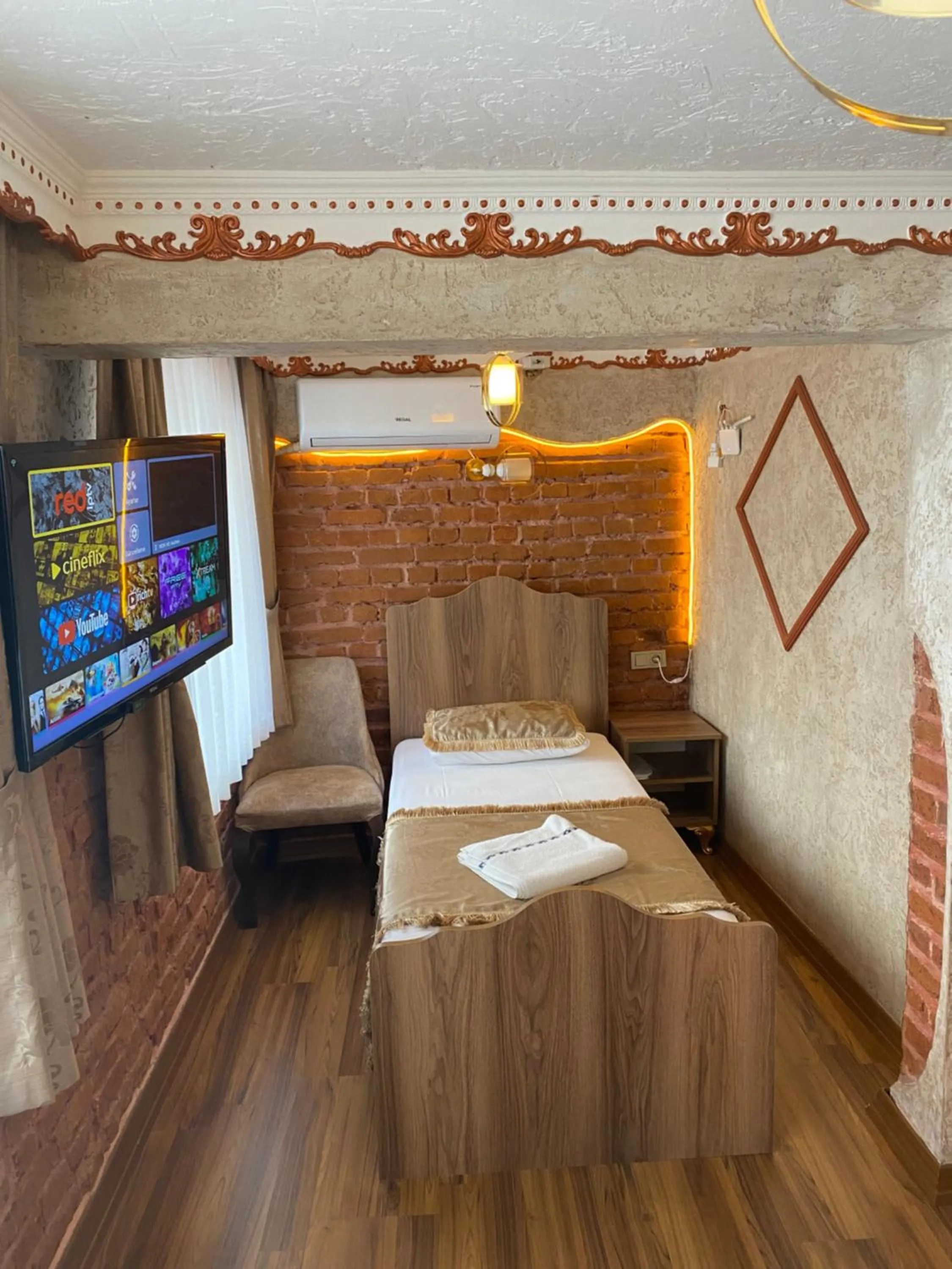 Bed in GOLDEN ARROW OLD CİTY HOTEL