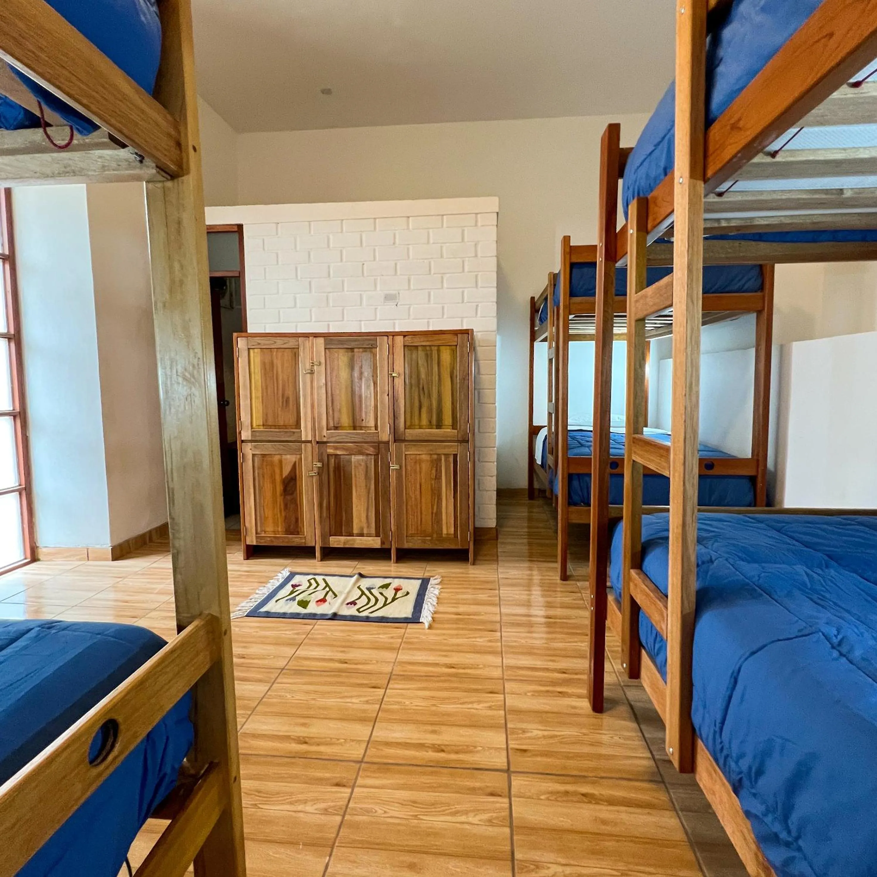 Photo of the whole room, Bed in Tupac Huaraz