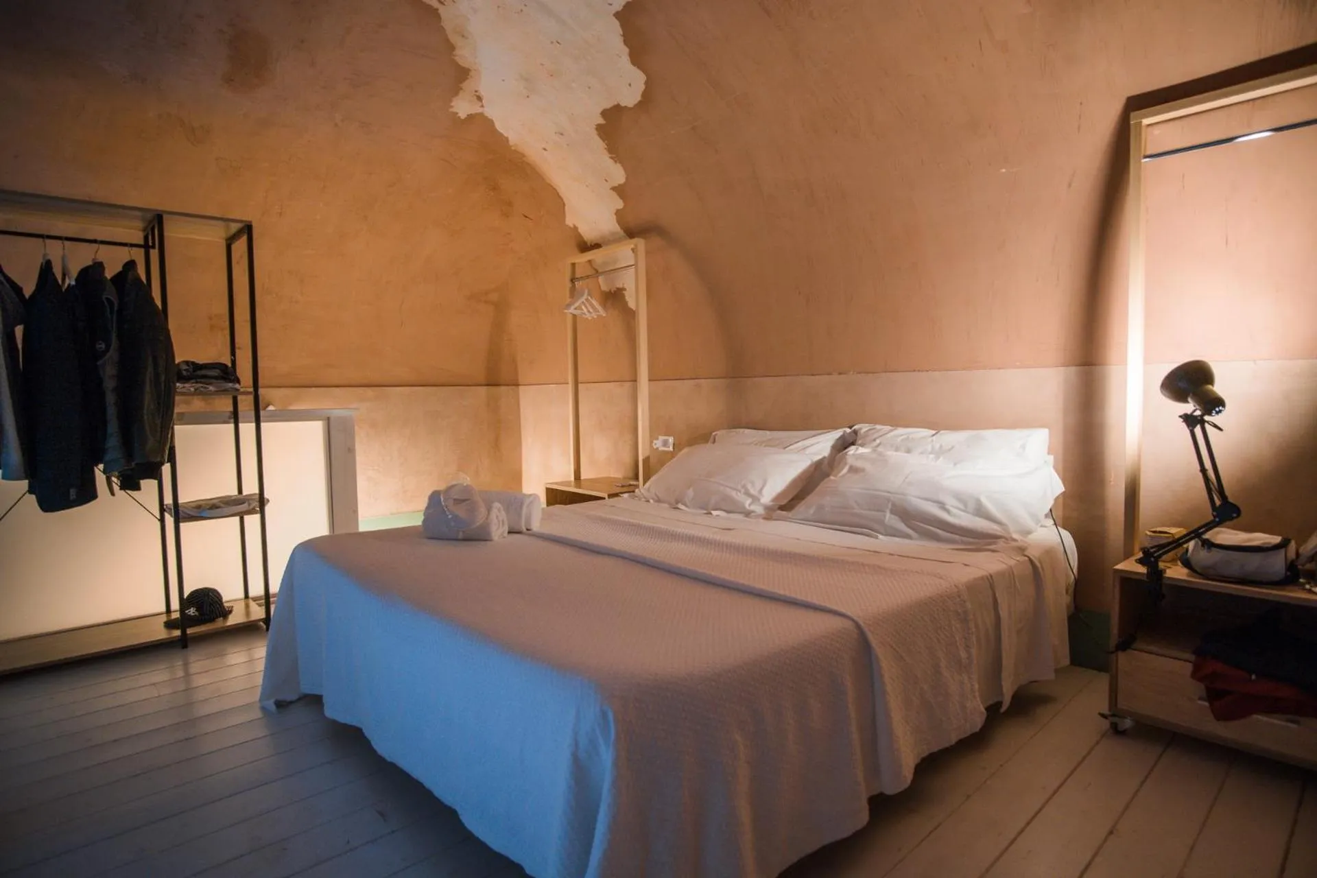 wardrobe, Bed in Casa D'aria