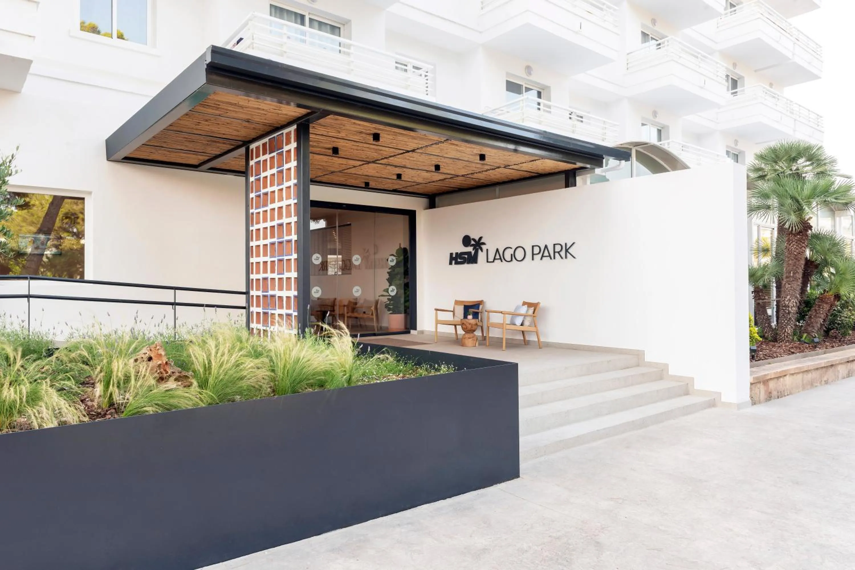 Facade/entrance in HSM Lago Park