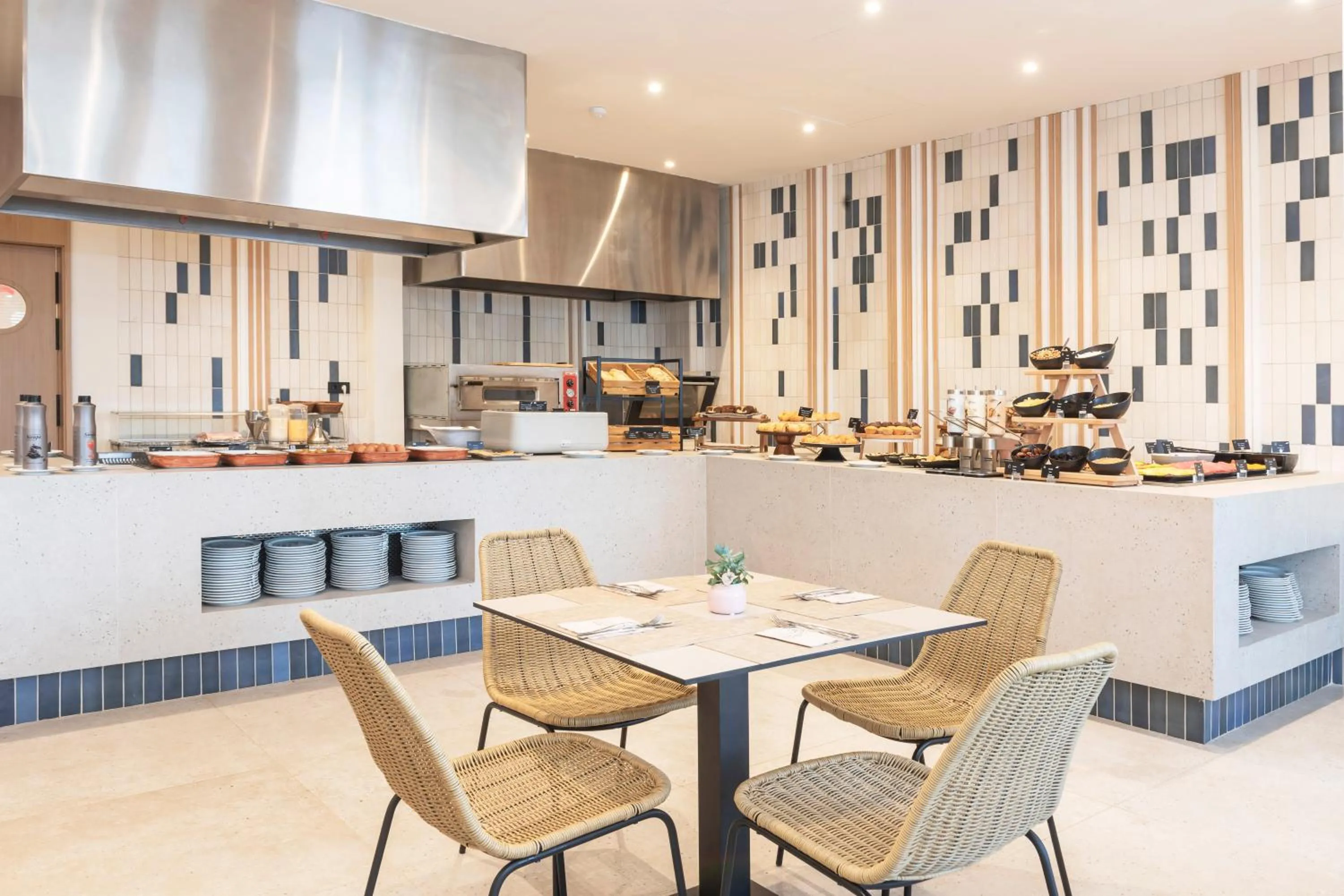 Restaurant/places to eat in HSM Lago Park