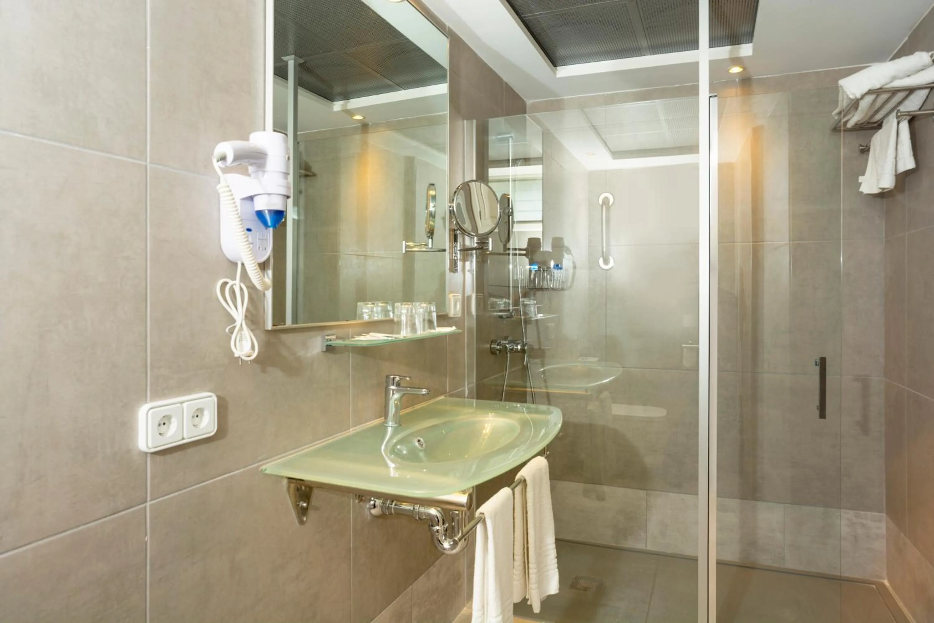 Bathroom in HSM Lago Park