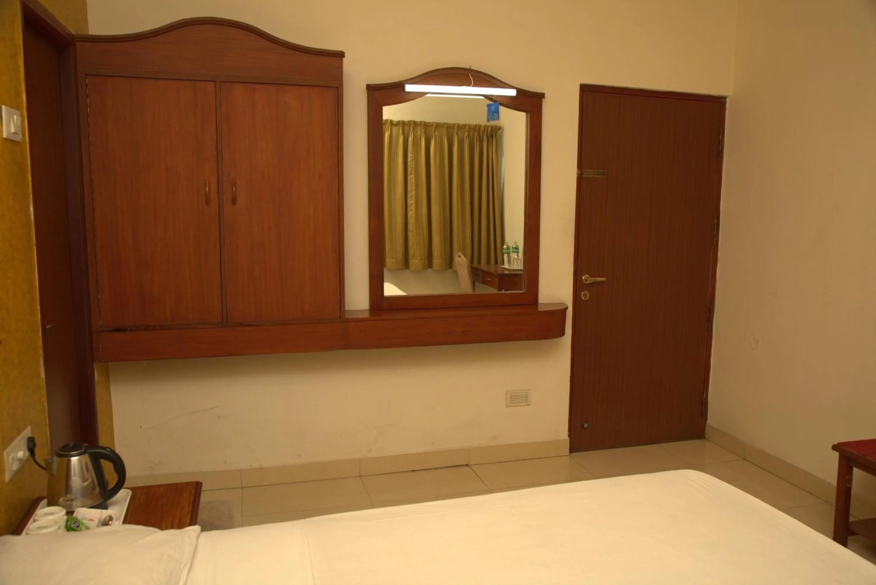 Bed in Kings Hotel Egmore