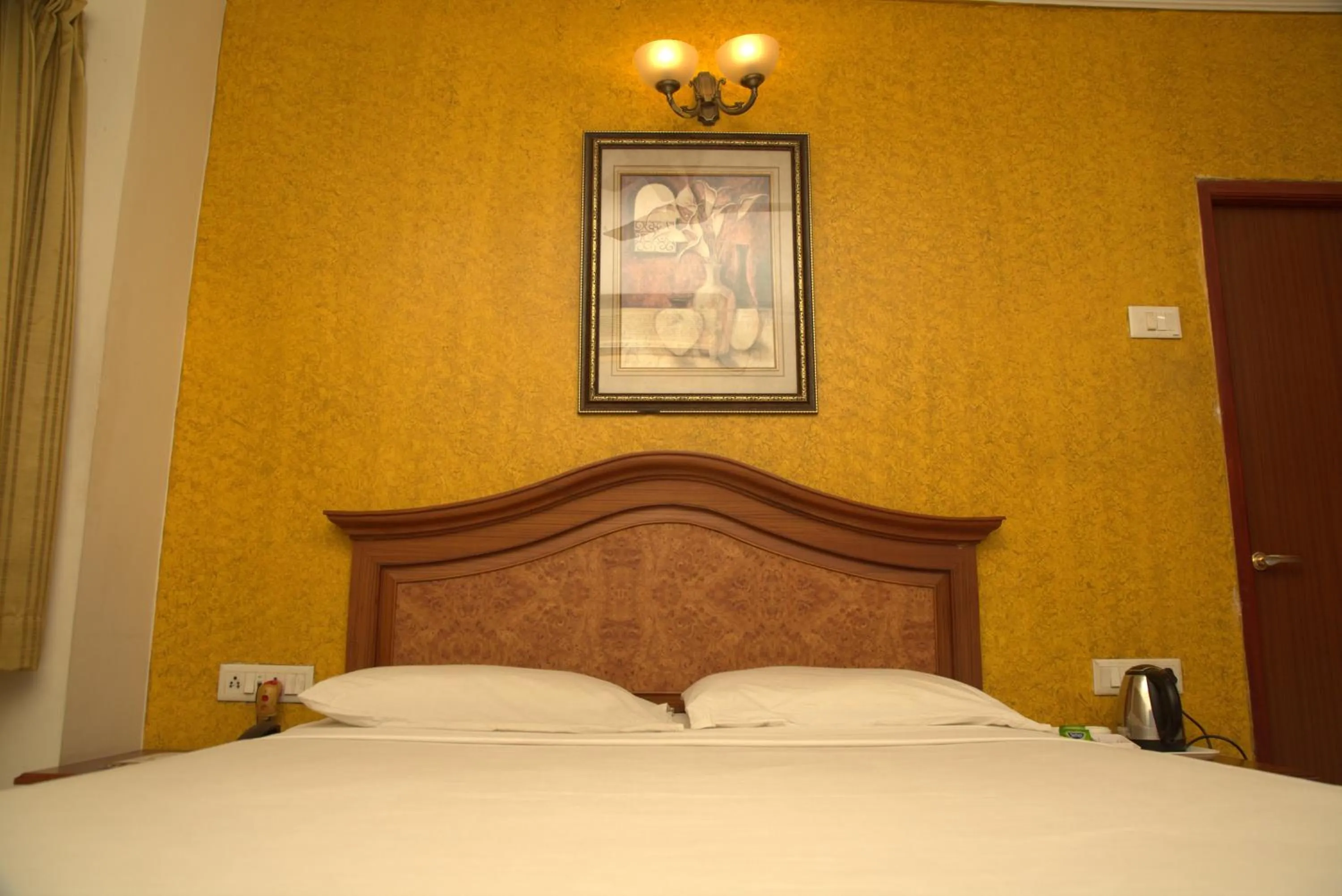 Bed in Kings Hotel Egmore