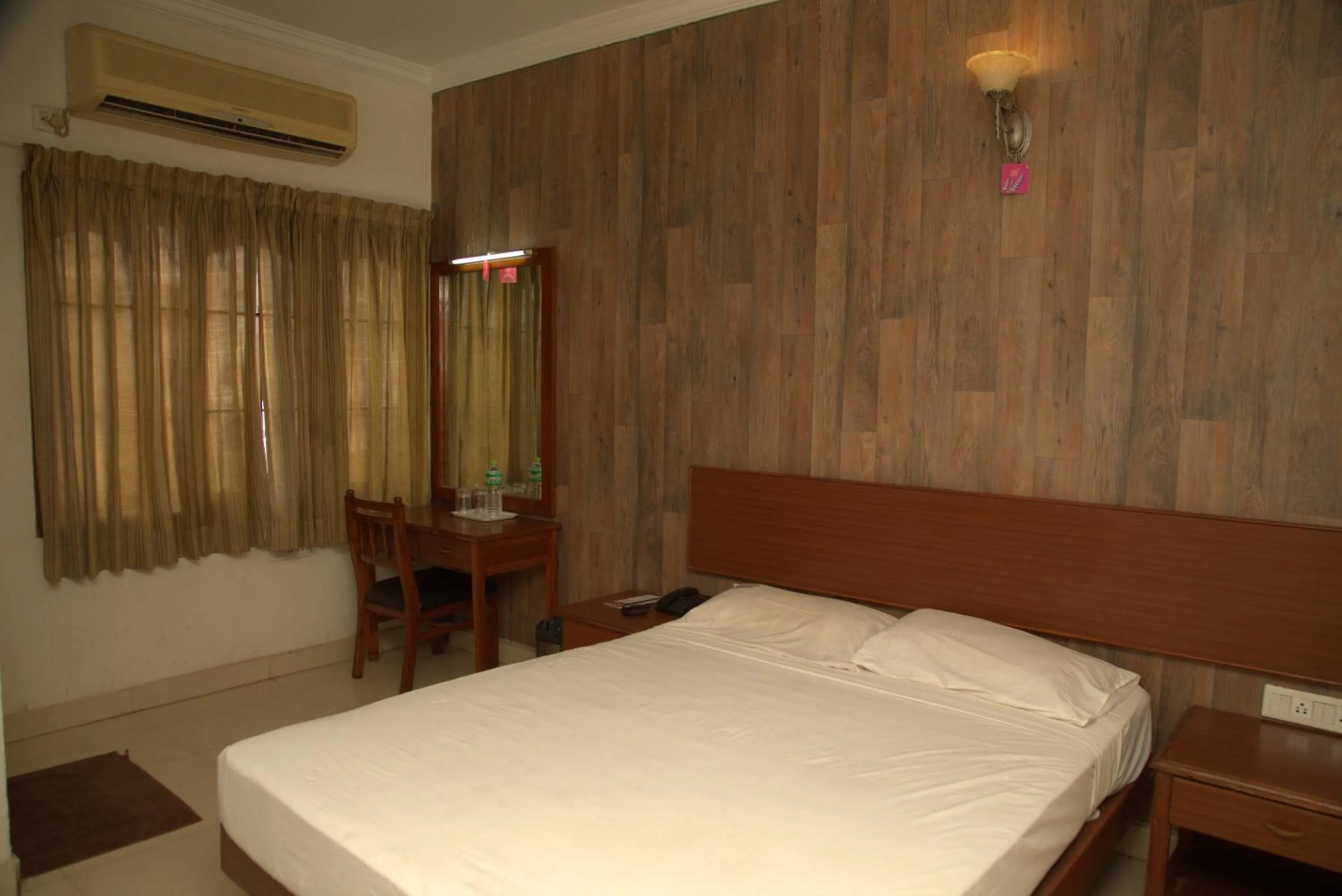 Bed in Kings Hotel Egmore