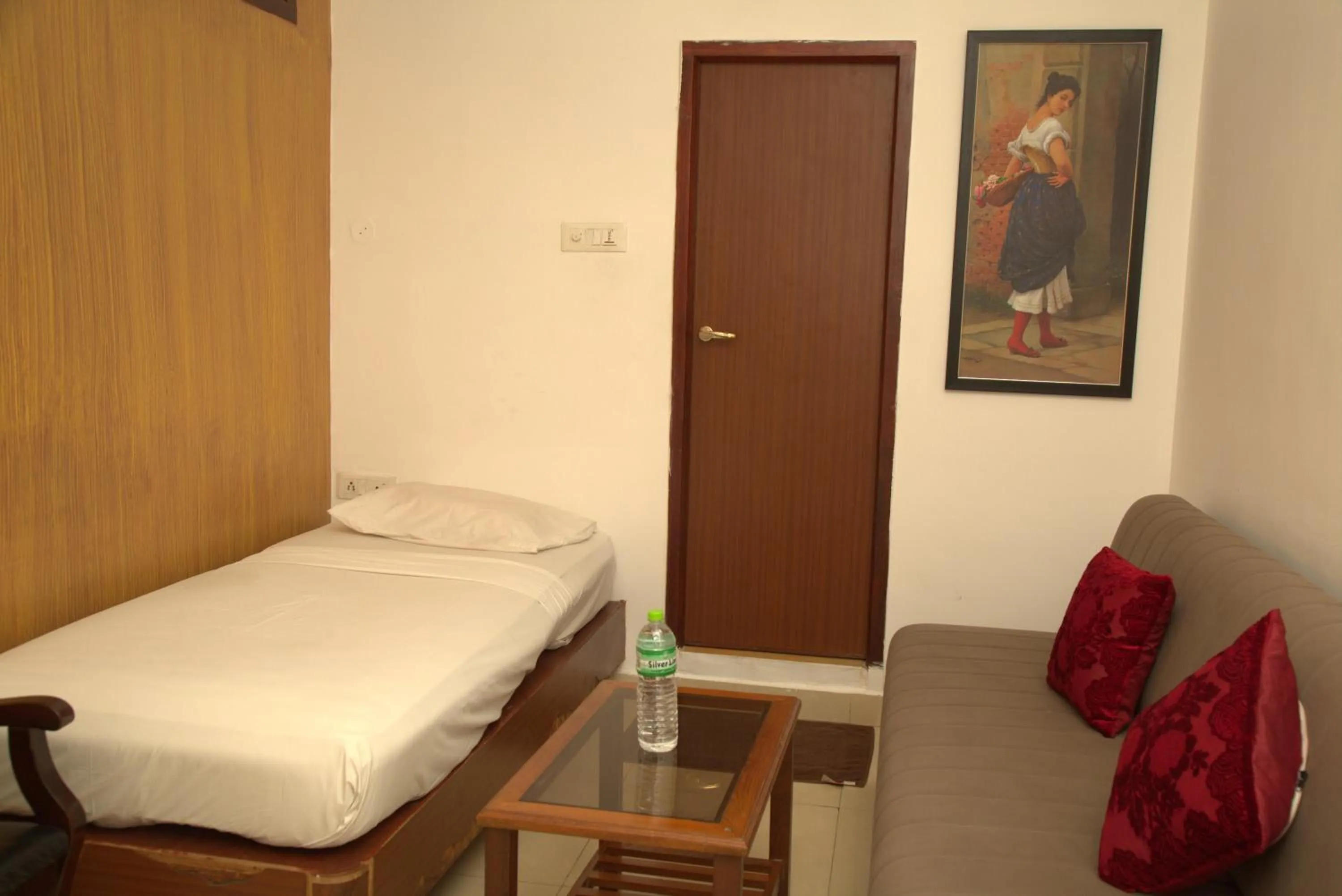 Bed in Kings Hotel Egmore