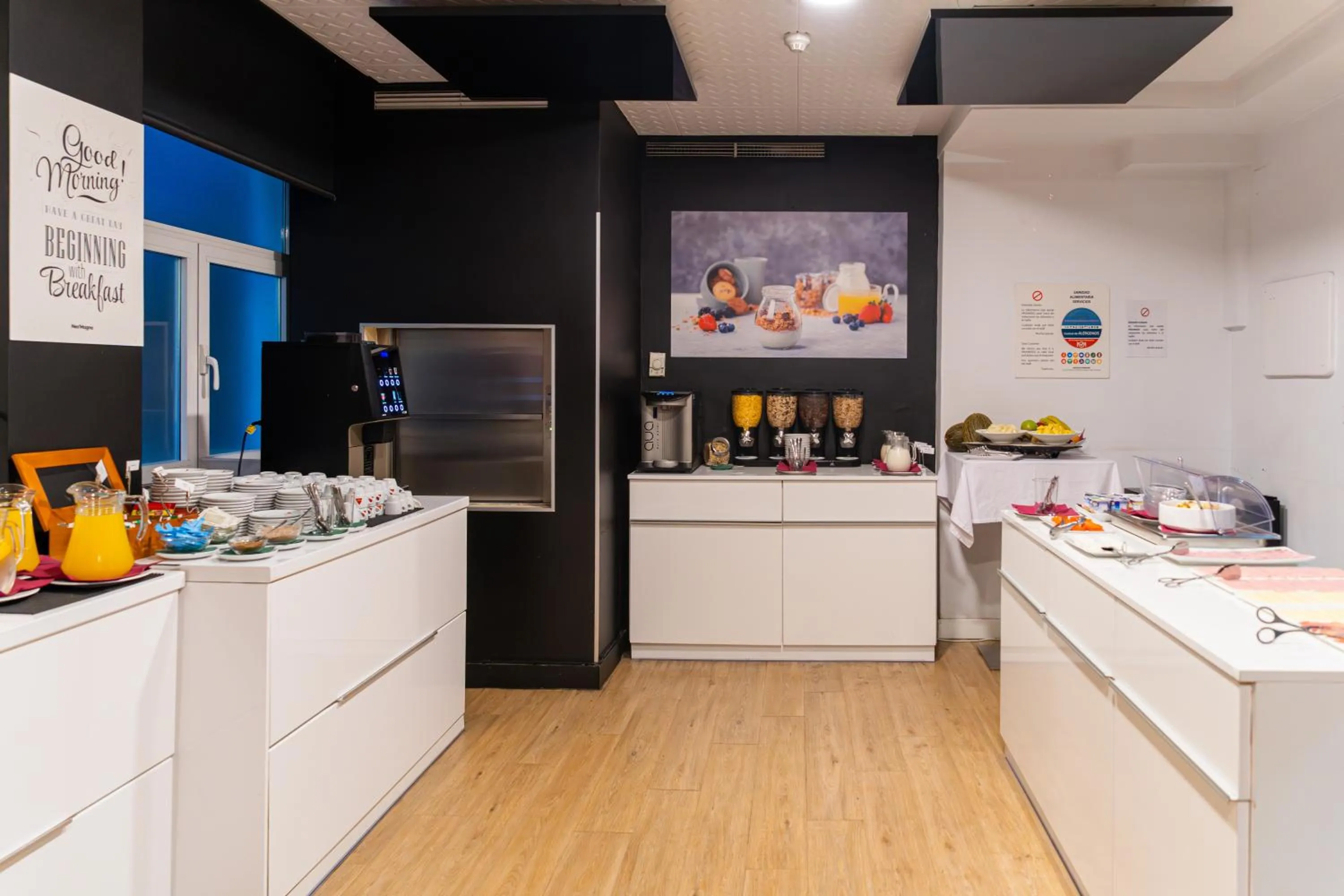 Restaurant/places to eat in NeoMagna Madrid