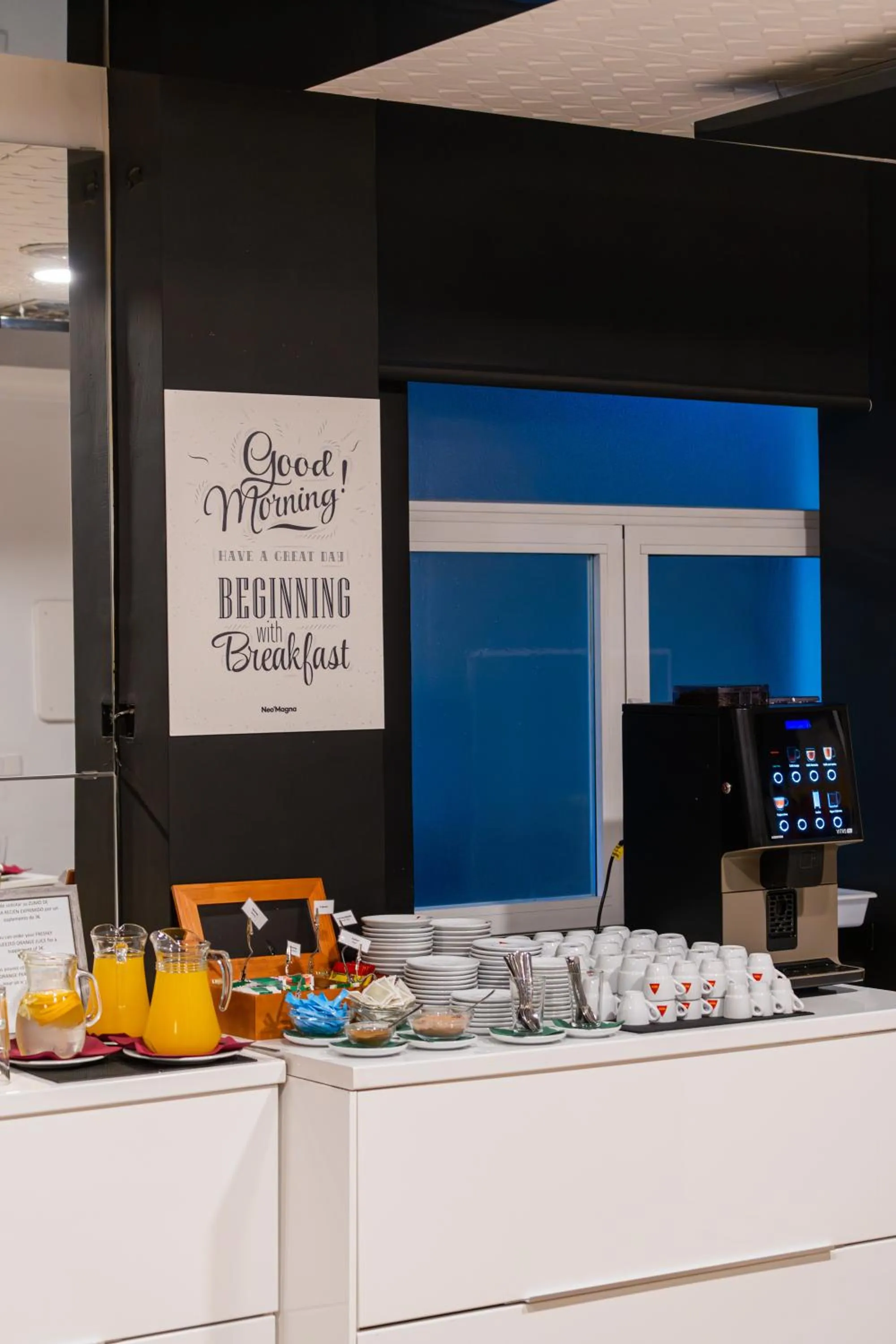 Buffet breakfast in NeoMagna Madrid