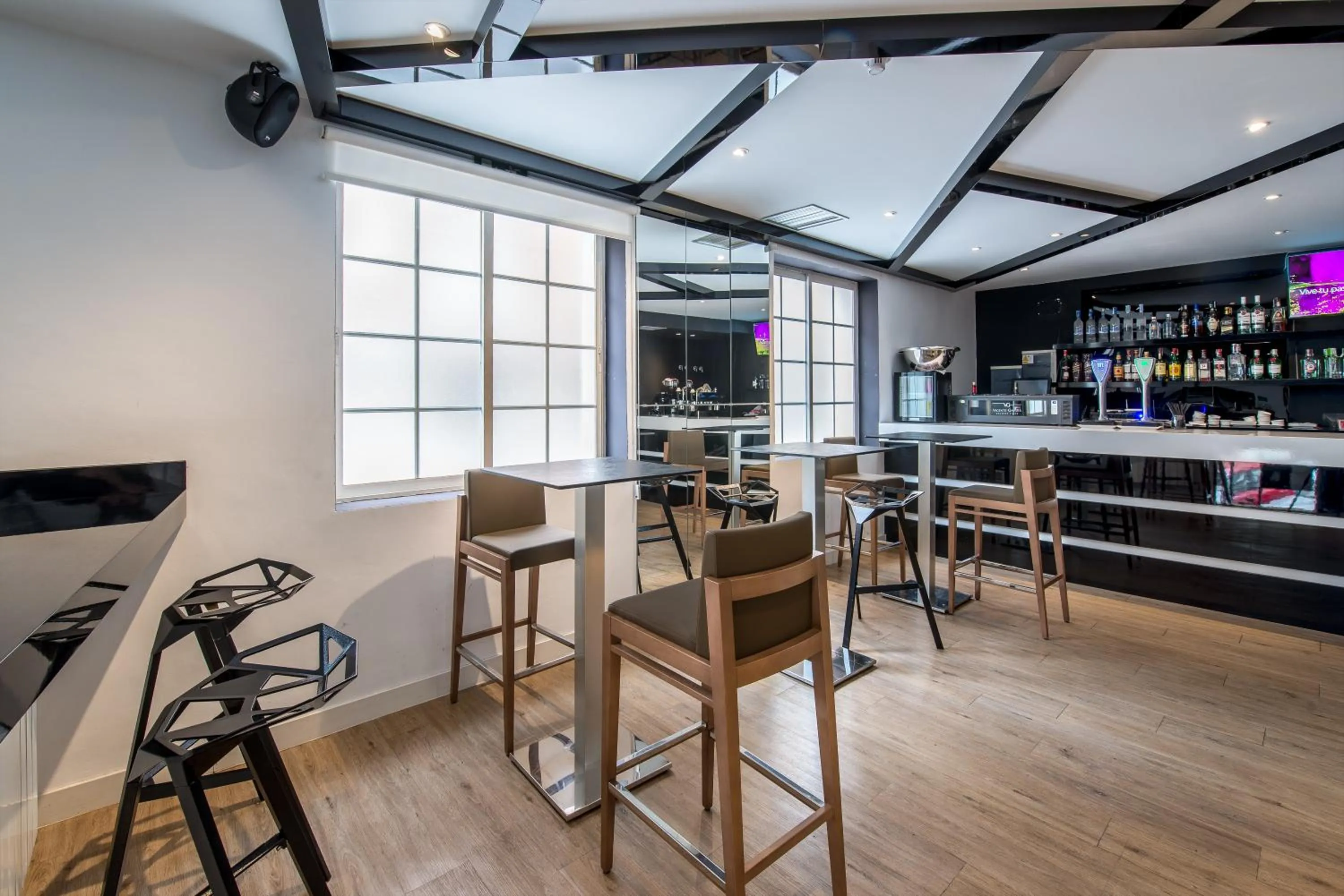 Restaurant/places to eat in NeoMagna Madrid