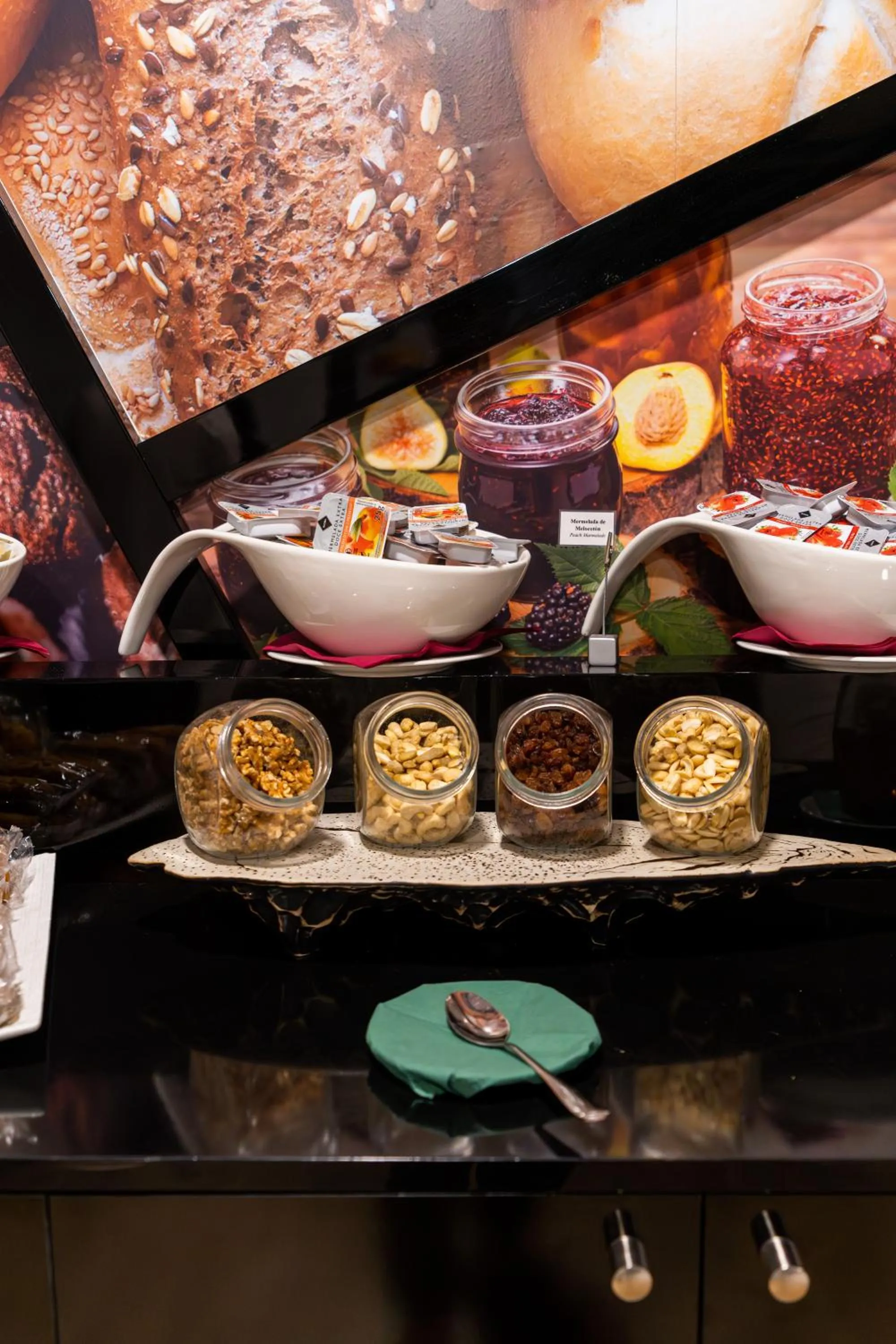 Buffet breakfast in NeoMagna Madrid