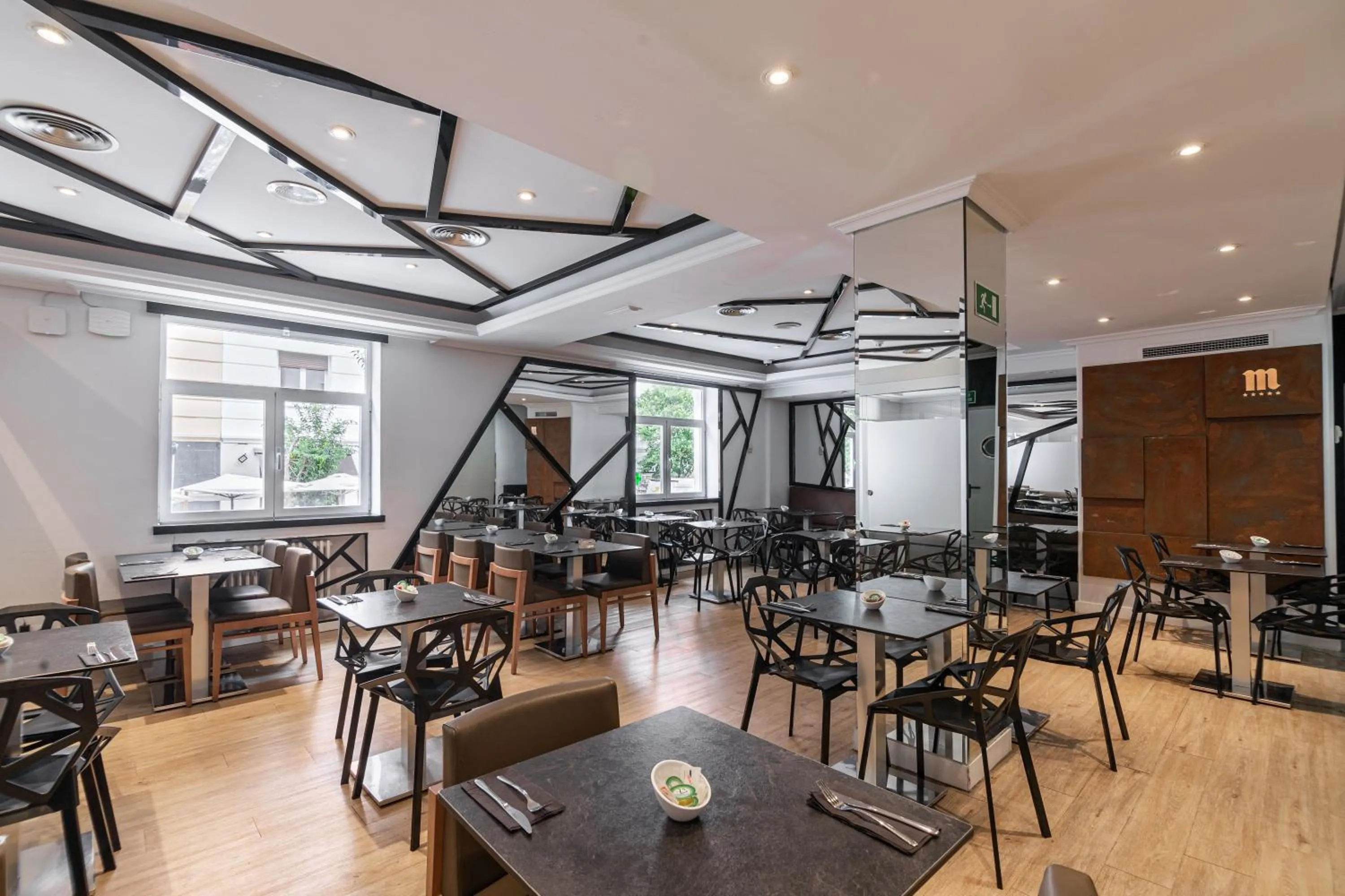 Restaurant/places to eat in NeoMagna Madrid