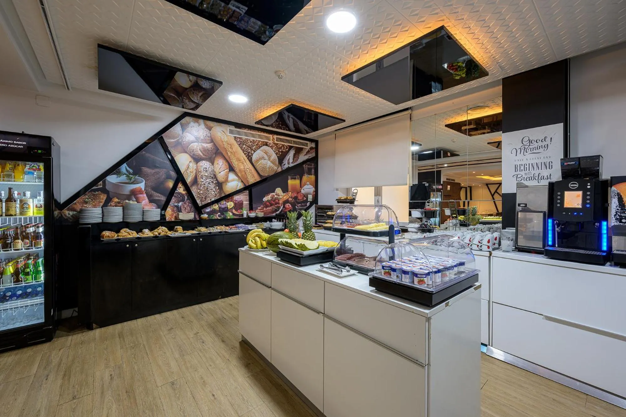 Restaurant/places to eat in NeoMagna Madrid