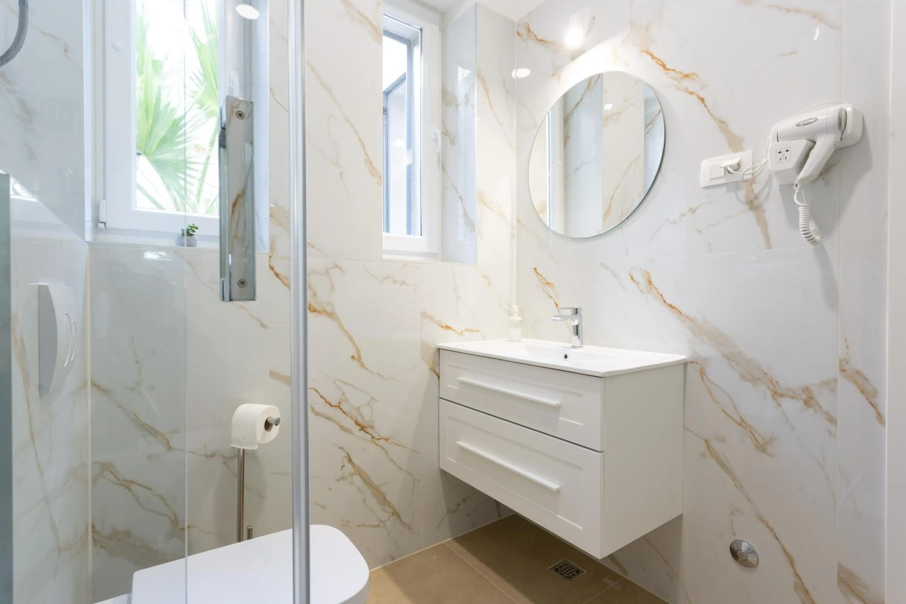 Bathroom in Luxury Rooms Fetivi