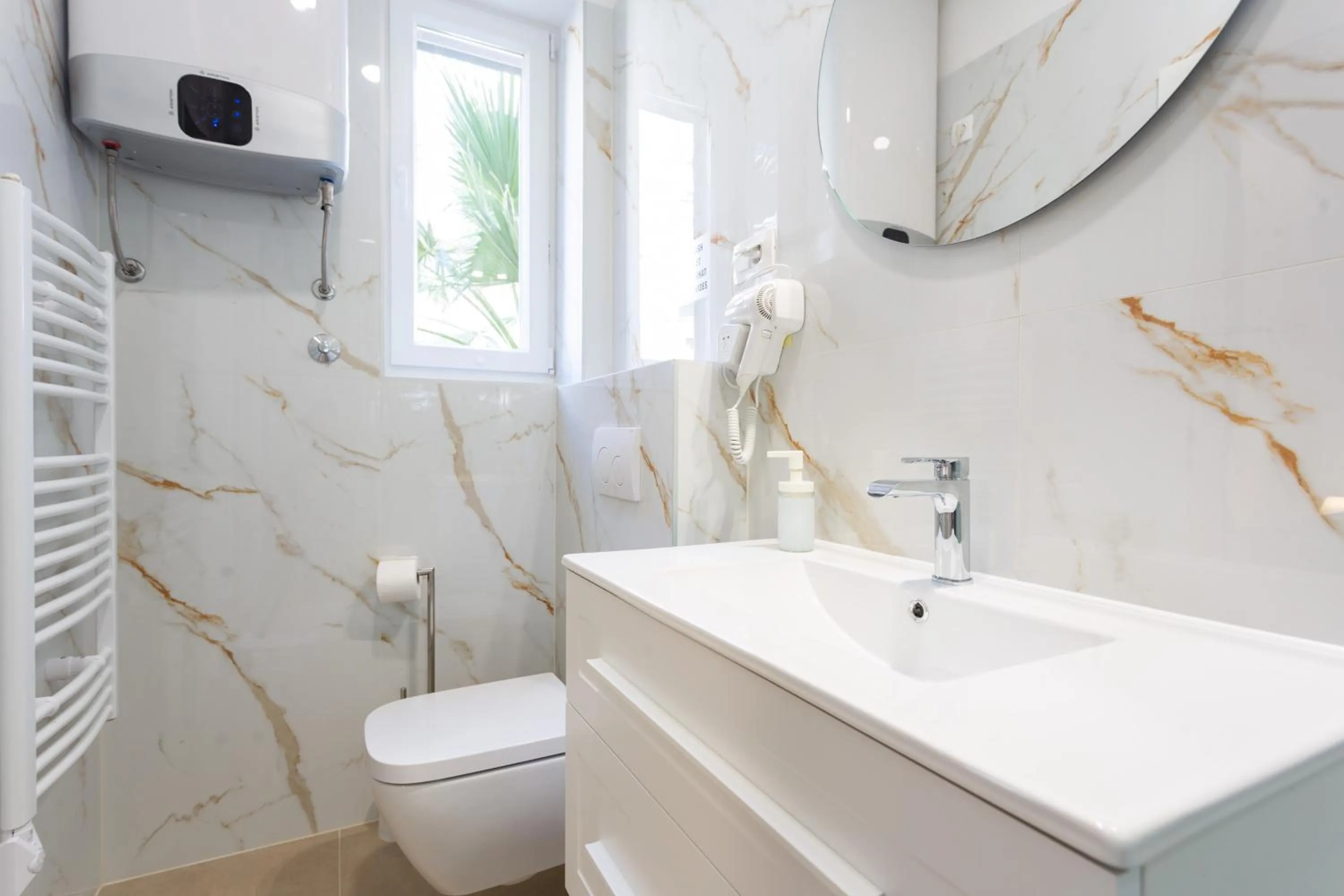 Bathroom in Luxury Rooms Fetivi