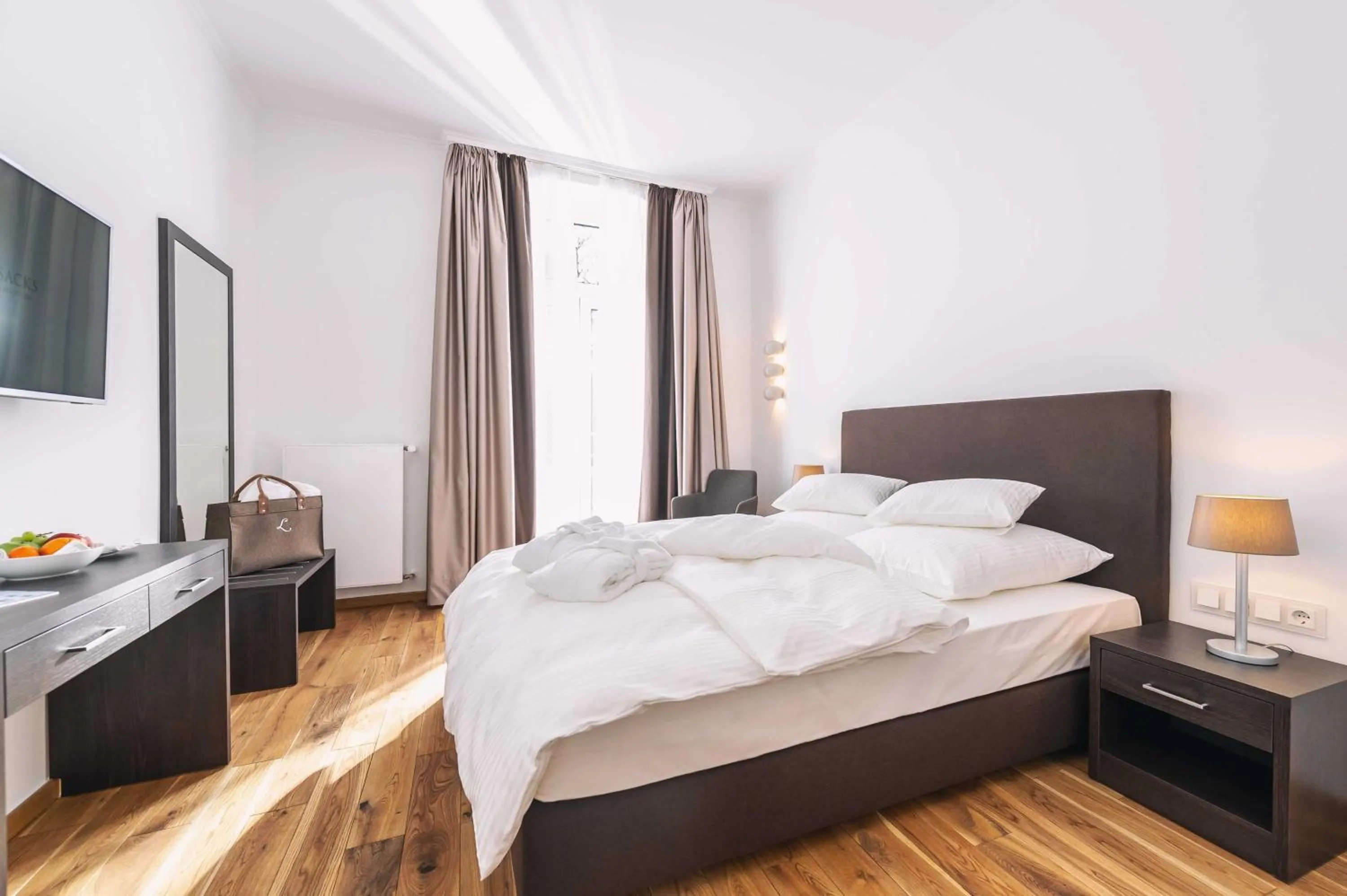 Photo of the whole room, Bed in Laudensacks Parkhotel & Retreat