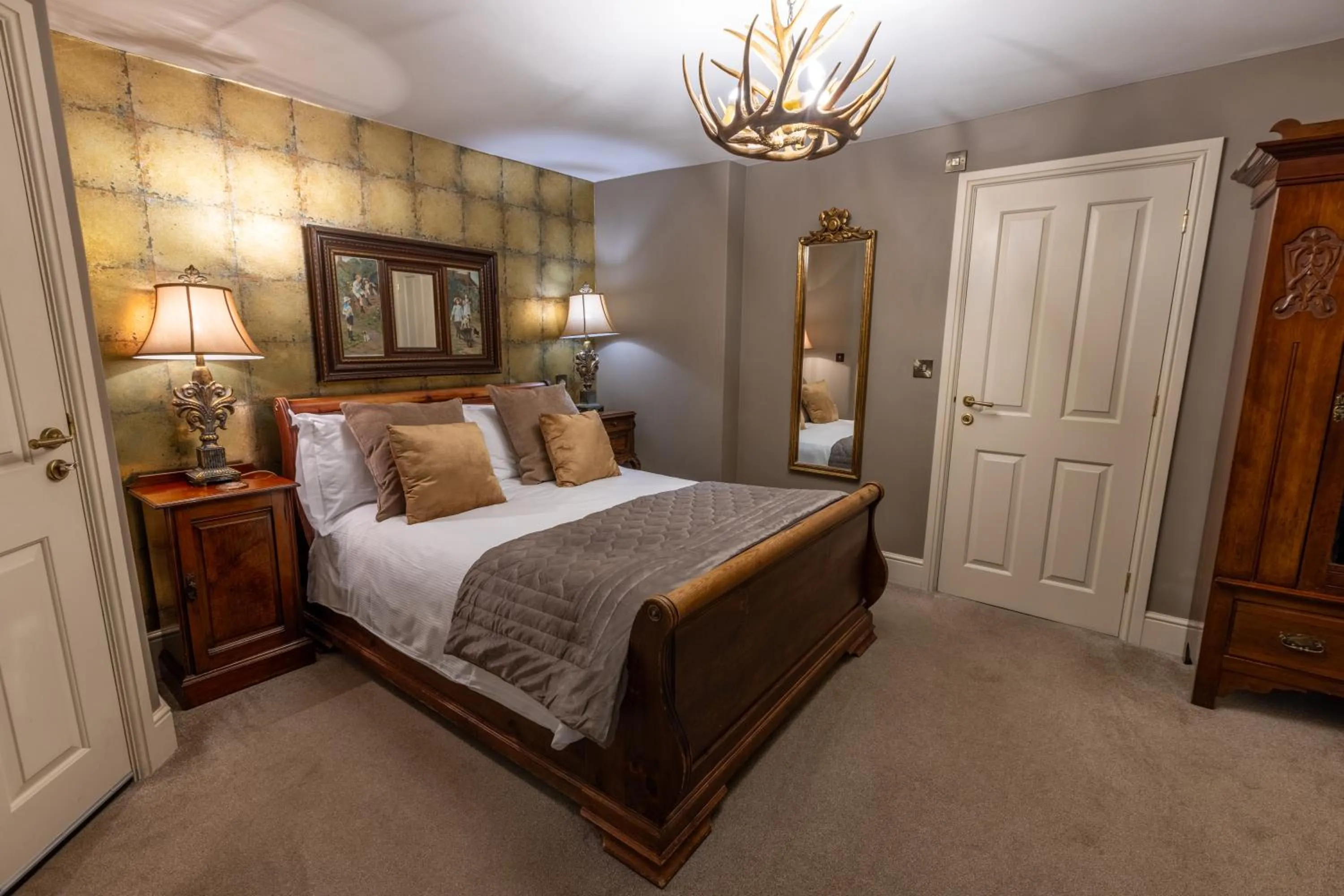 Bedroom, Bed in The Plough Inn