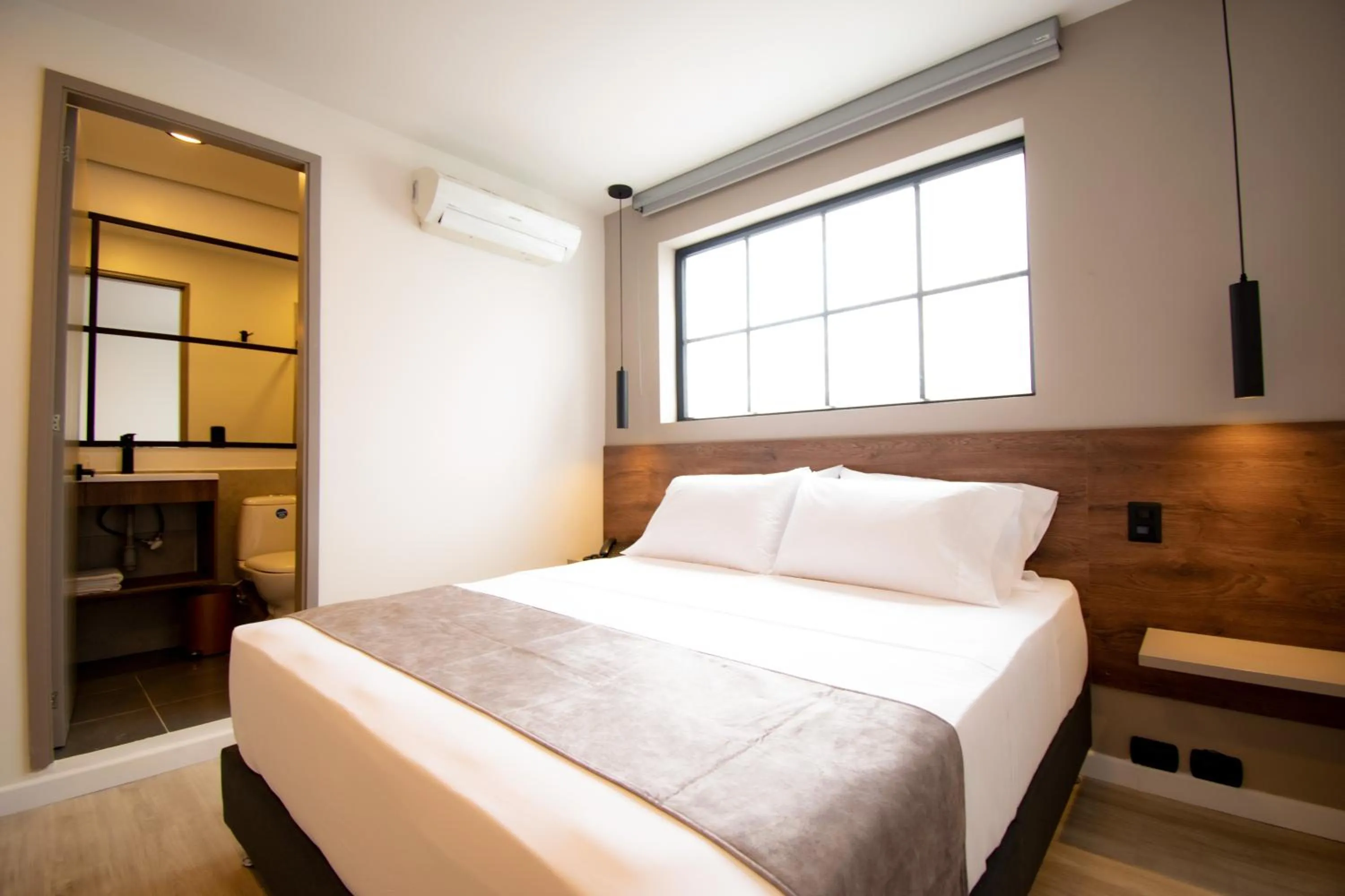 Photo of the whole room, Bed in Fence by Bernalo Hotels