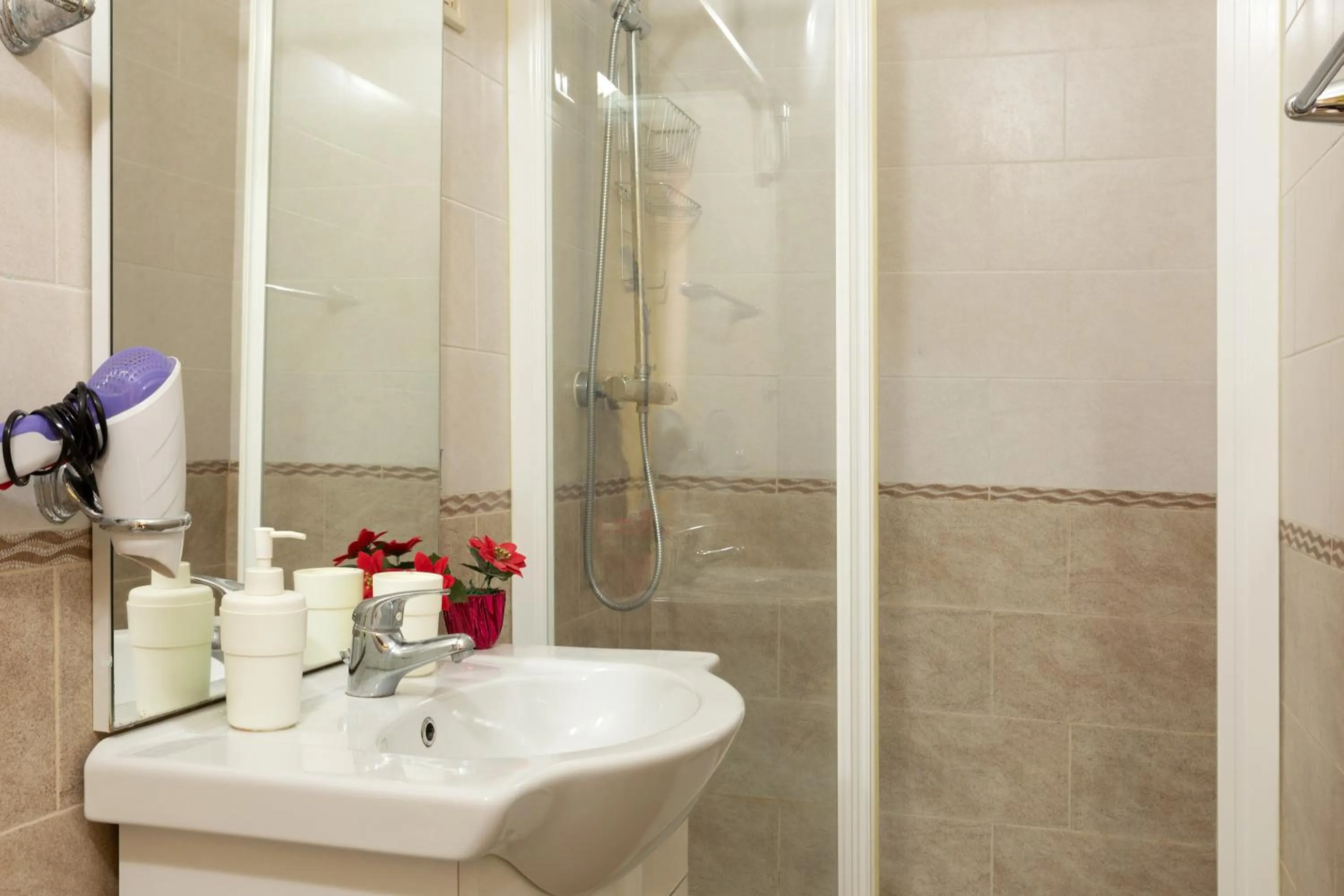 Bathroom in Cicero Rome Center