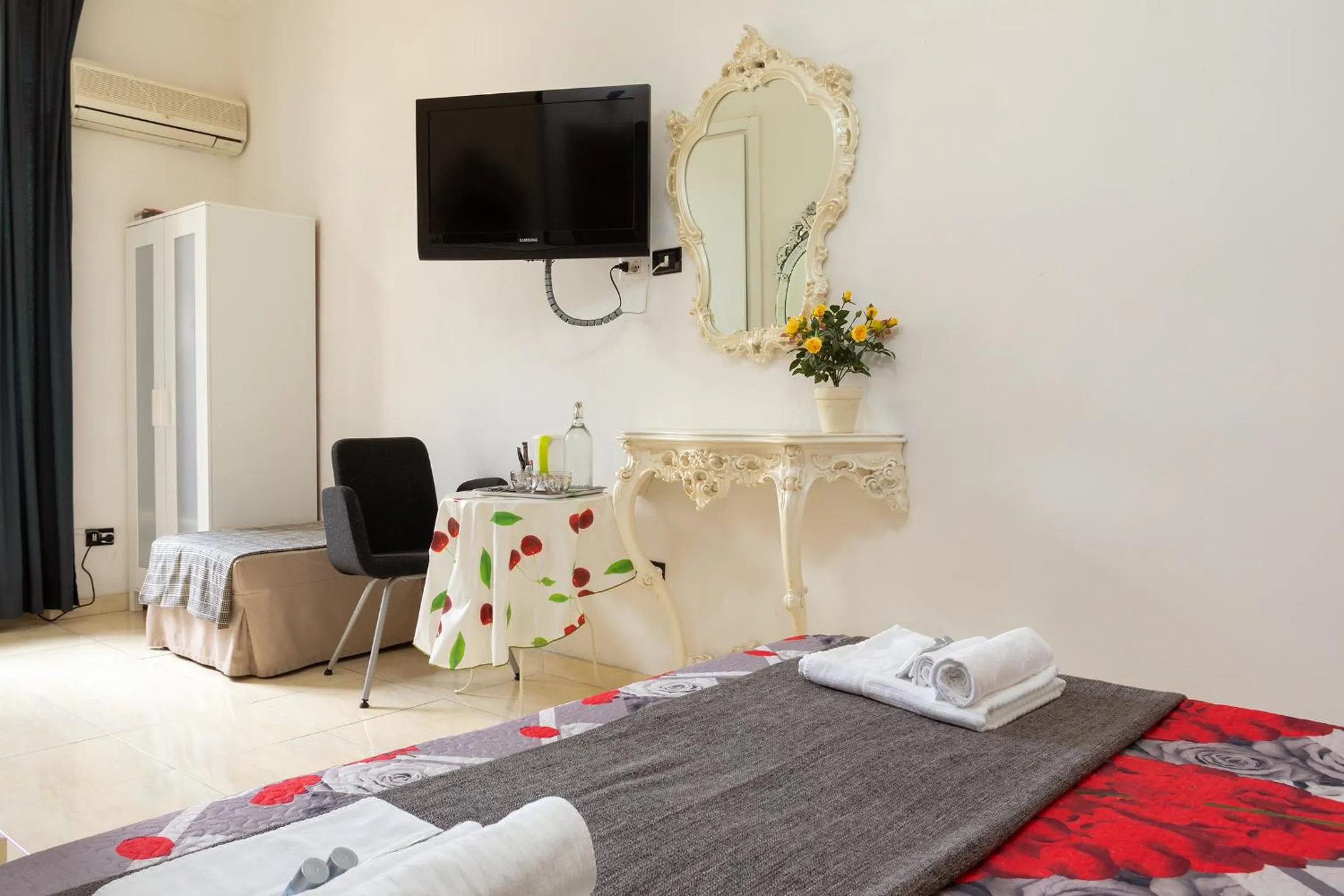 TV and multimedia, Bed in Cicero Rome Center