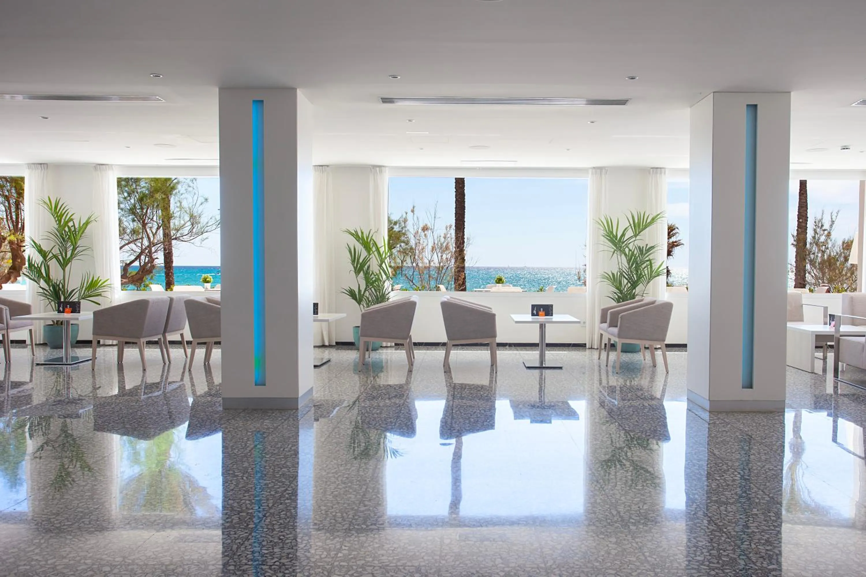 Lounge or bar in HSM Golden Playa