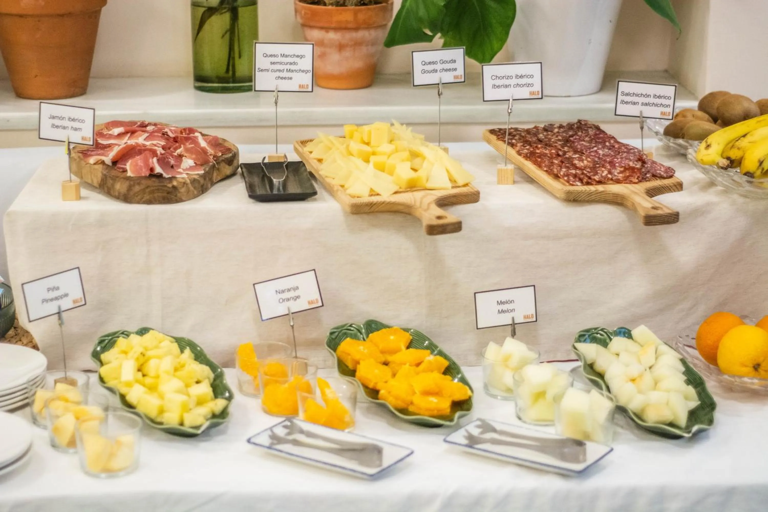 Breakfast in Apartamentos Suites Santa Cruz