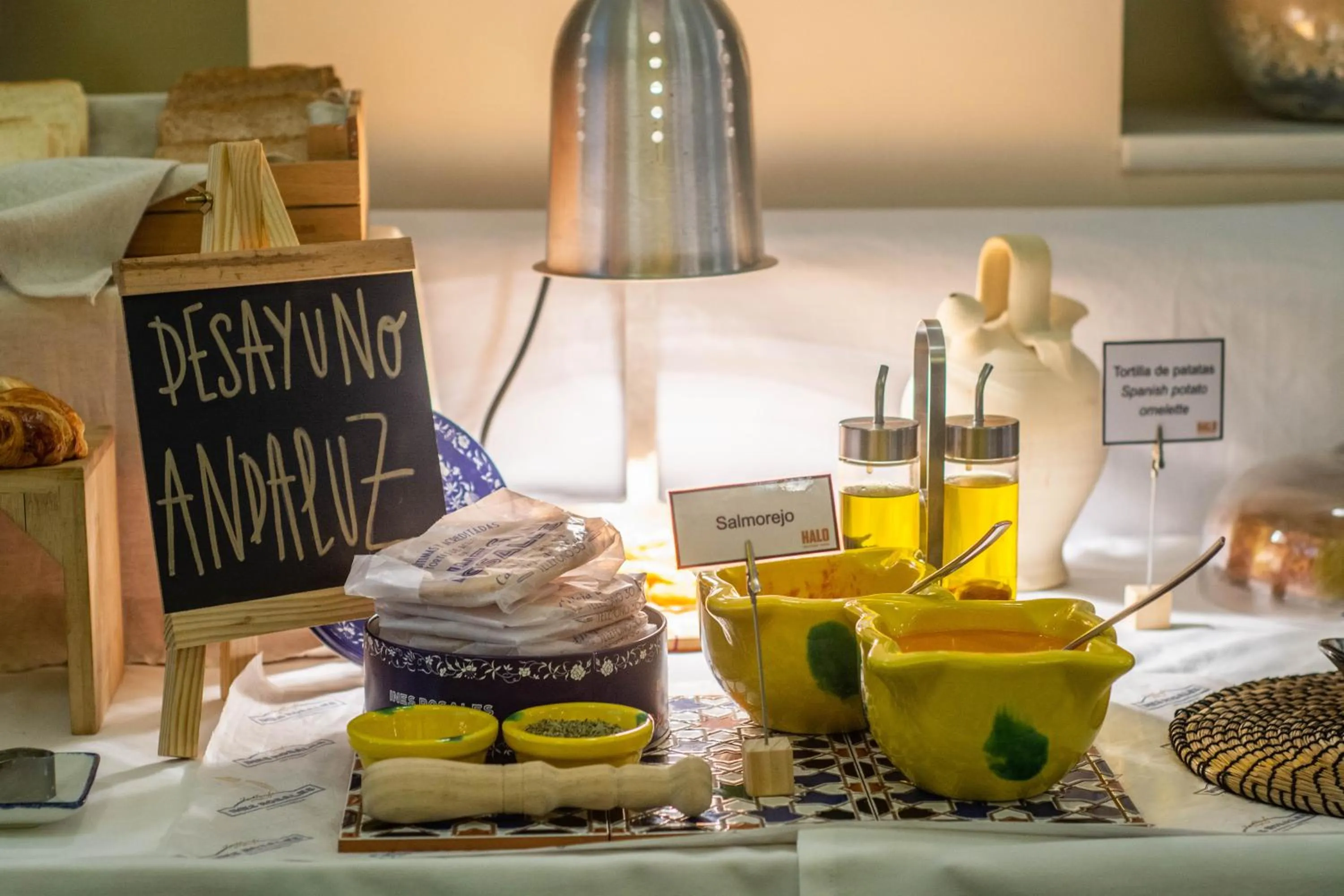 Breakfast in Apartamentos Suites Santa Cruz