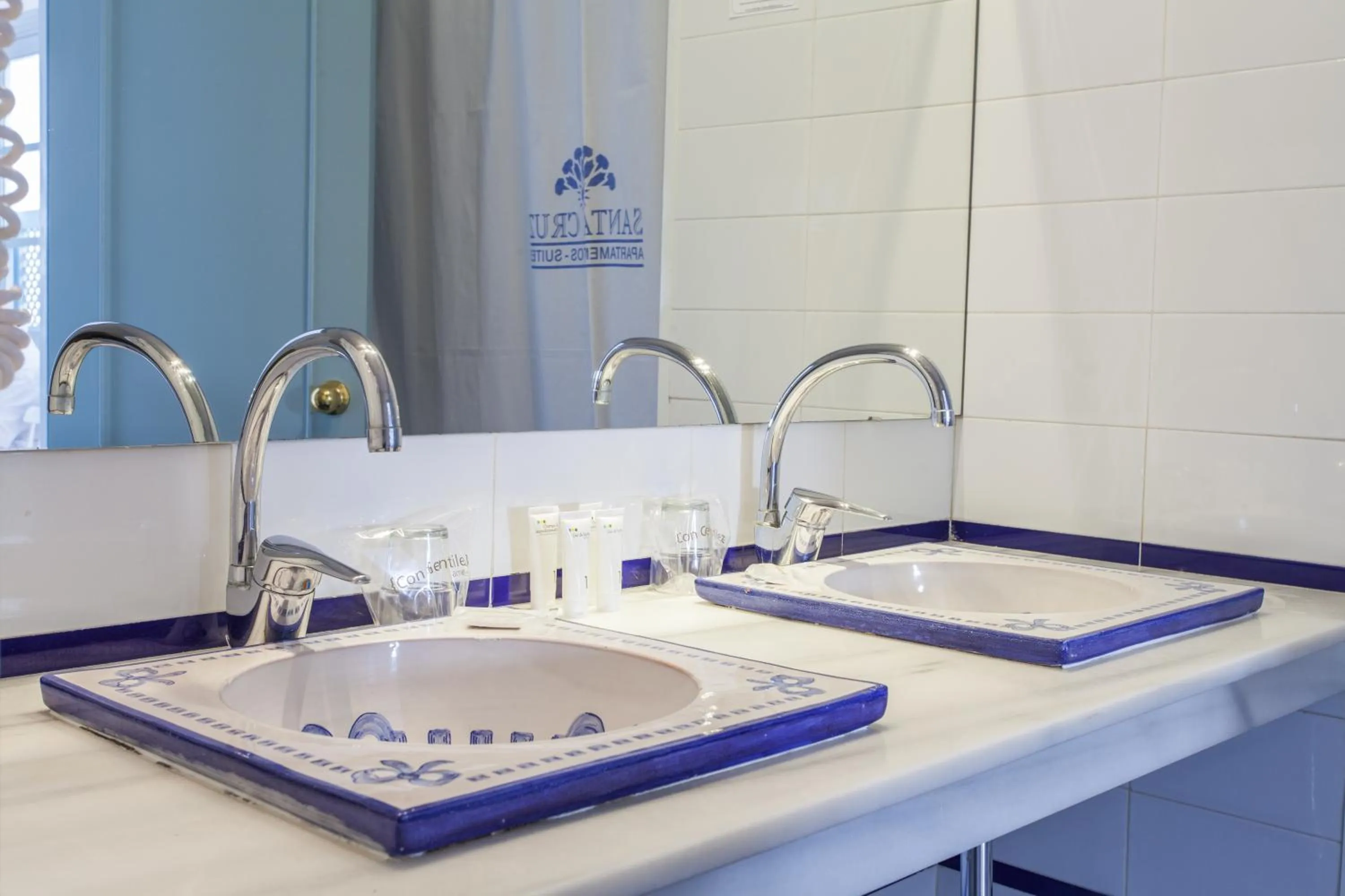 Bathroom in Apartamentos Suites Santa Cruz
