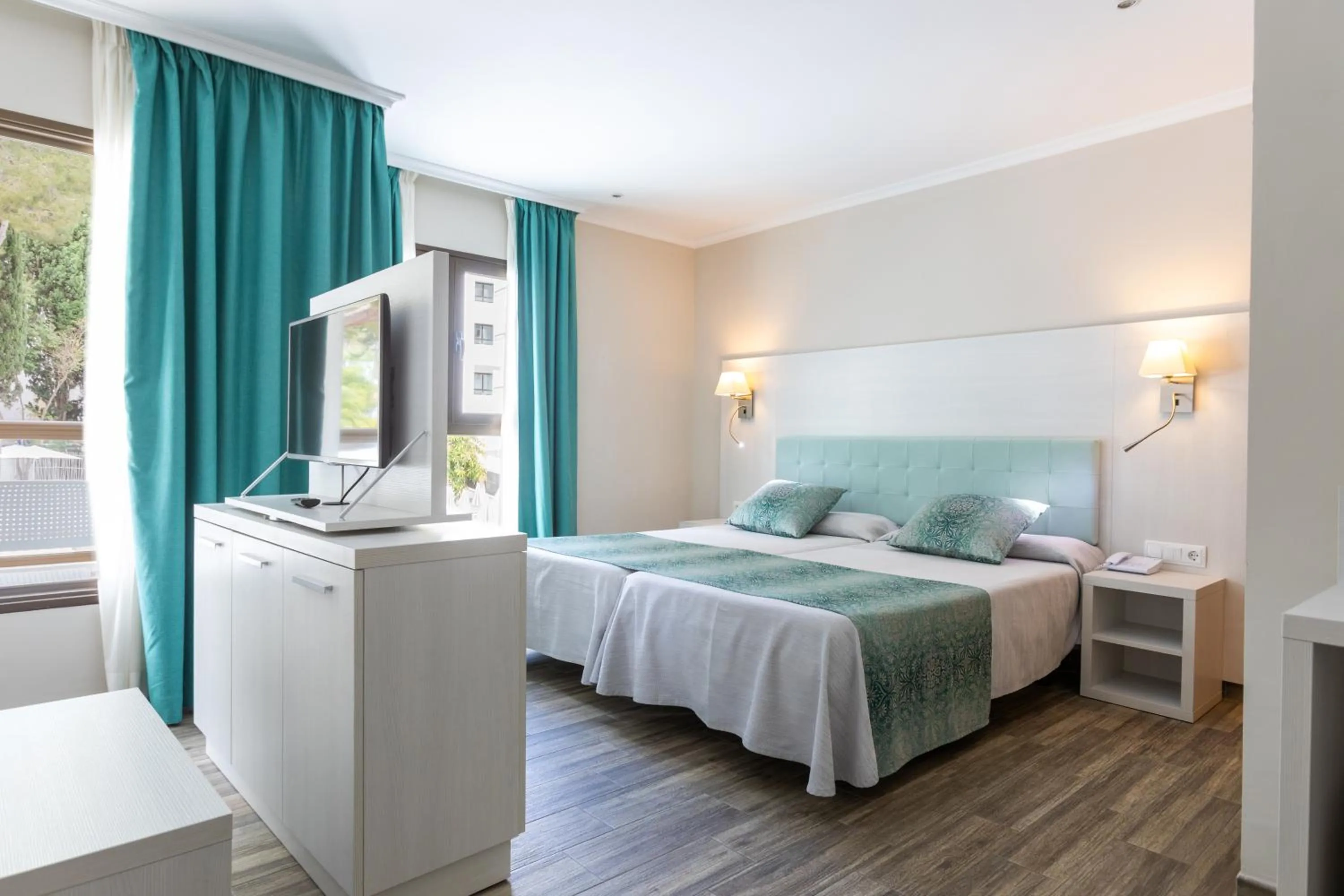 Photo of the whole room, Bed in Ona Palmira Paguera