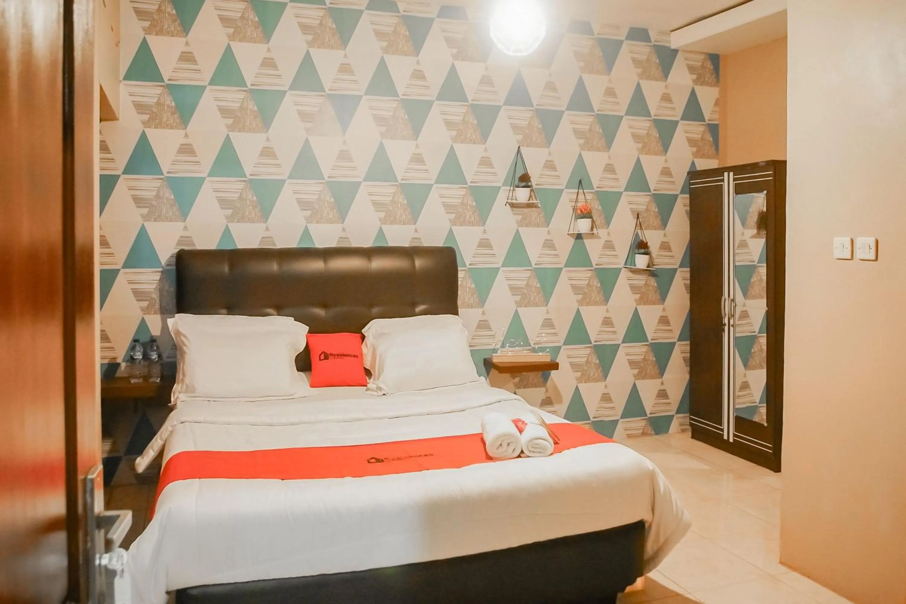 Bedroom, Bed in RedDoorz near Taman Safari 2