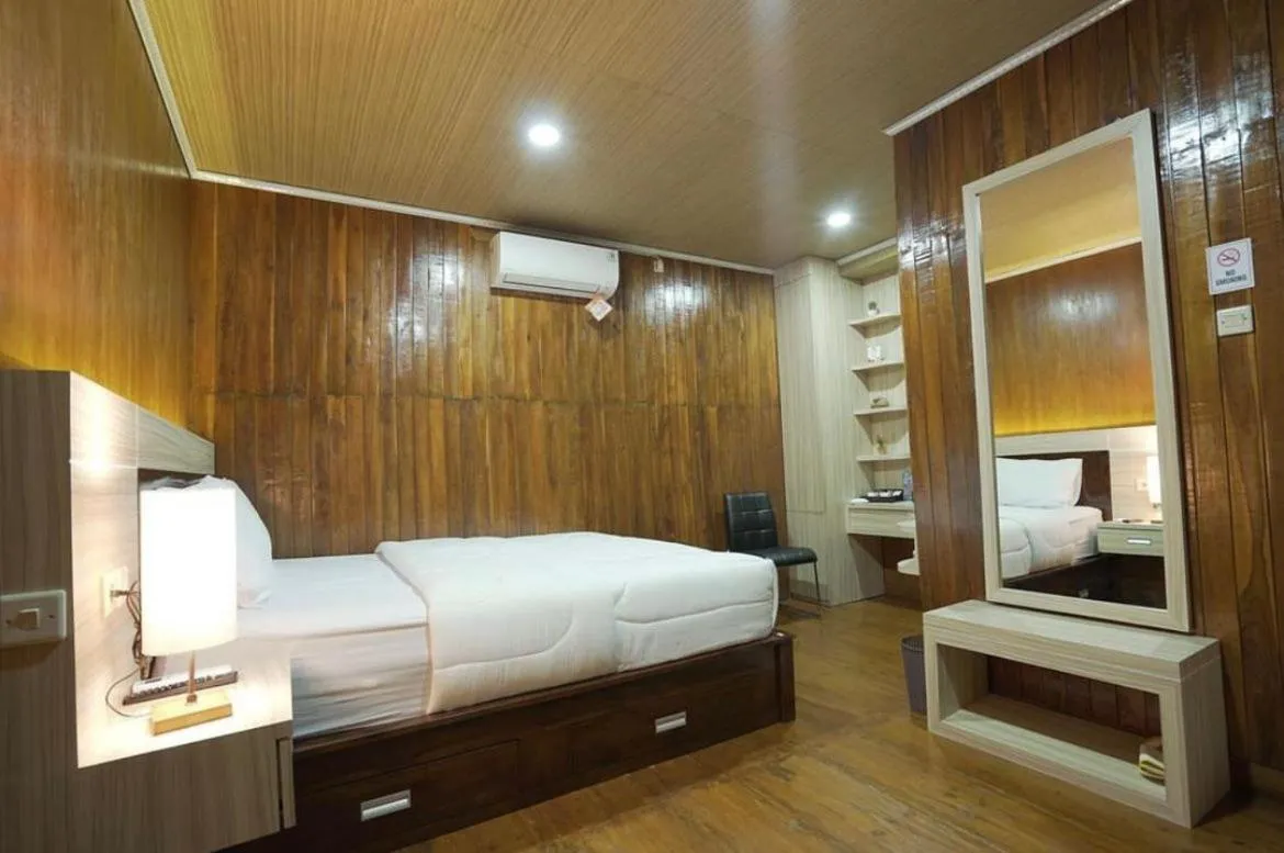 Bedroom, Bed in d' Omah Afi 1