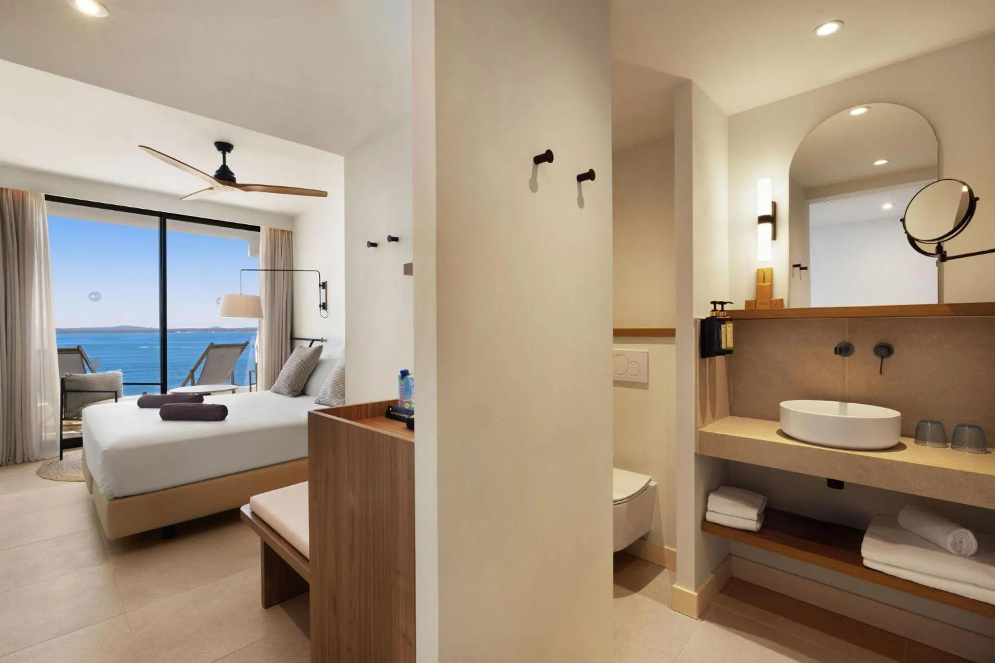 Bathroom, Bed in Inmood Aucanada 4 Sup - Adults Only