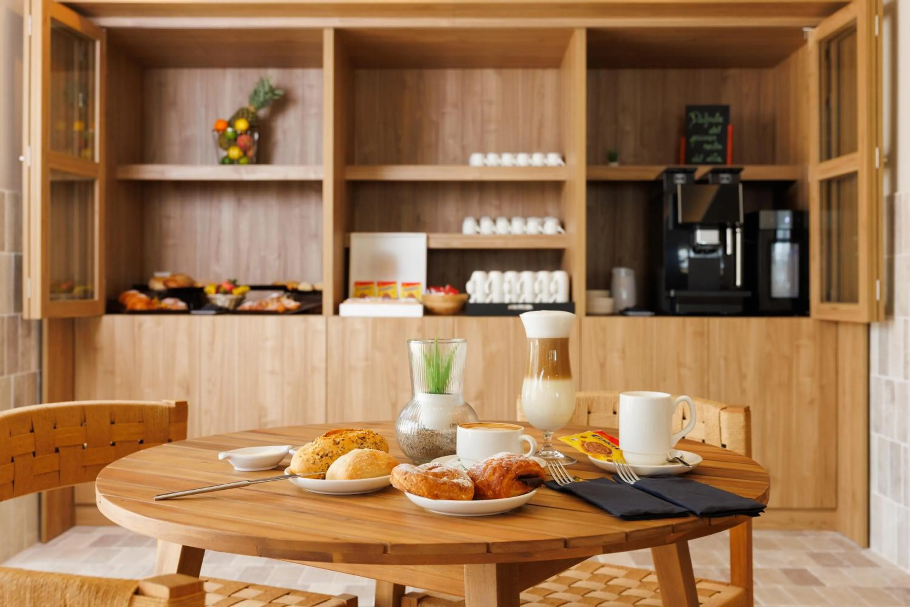 Restaurant/places to eat in Inmood Aucanada 4 Sup - Adults Only