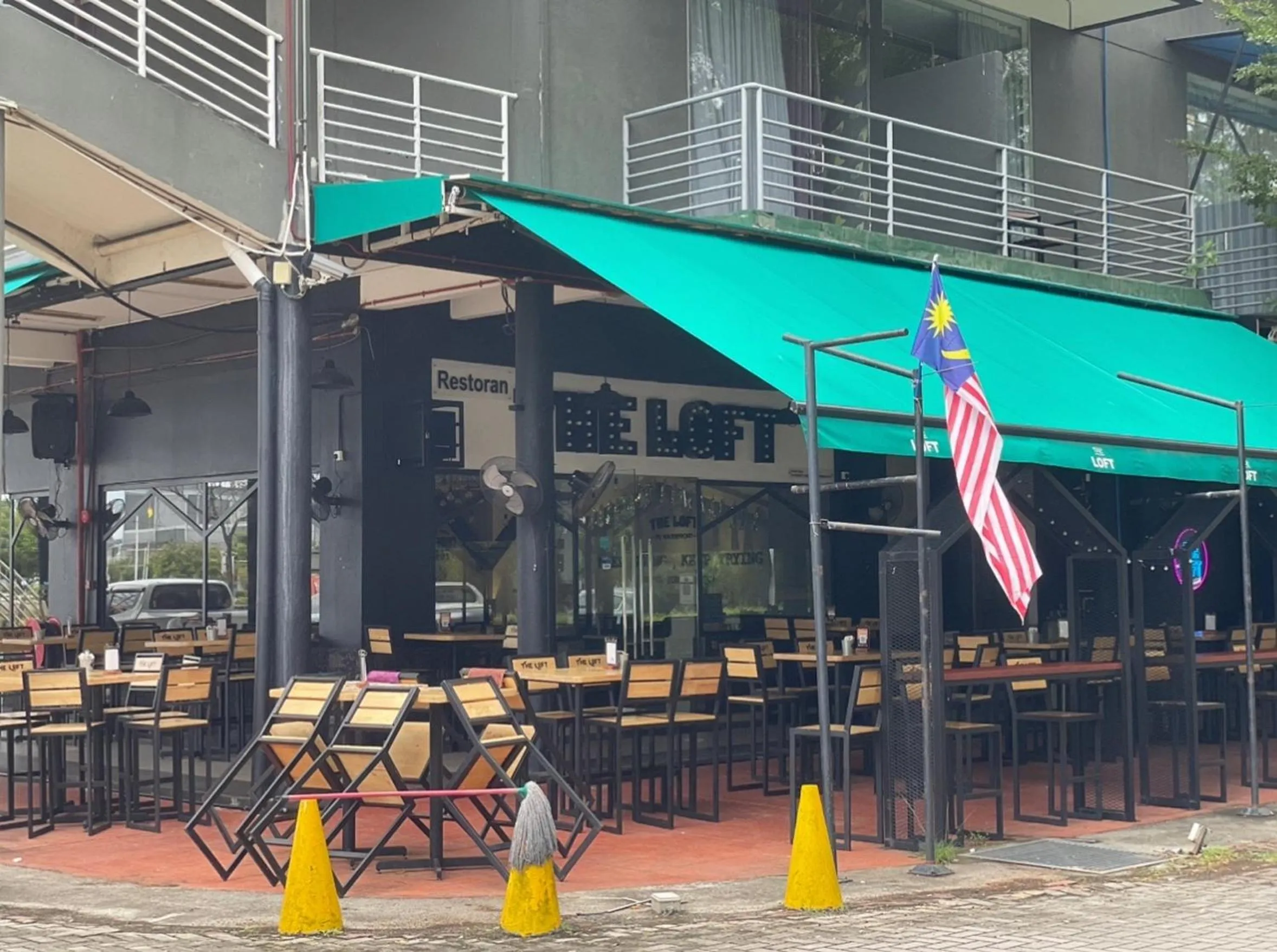 Restaurant/places to eat in Waterfront Boutique Hotel