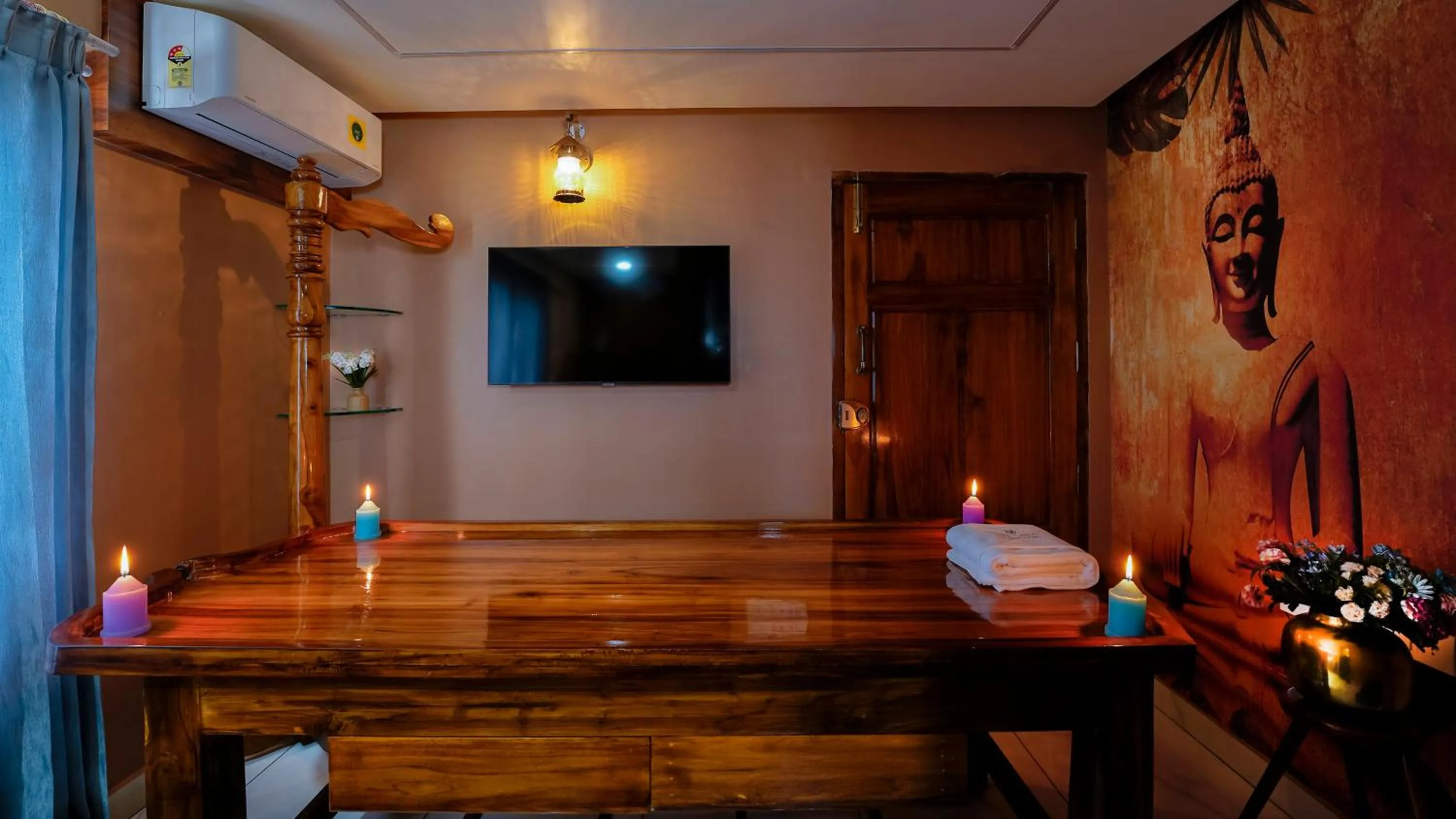 TV and multimedia in Royal Tusker Luxury Service Apartments