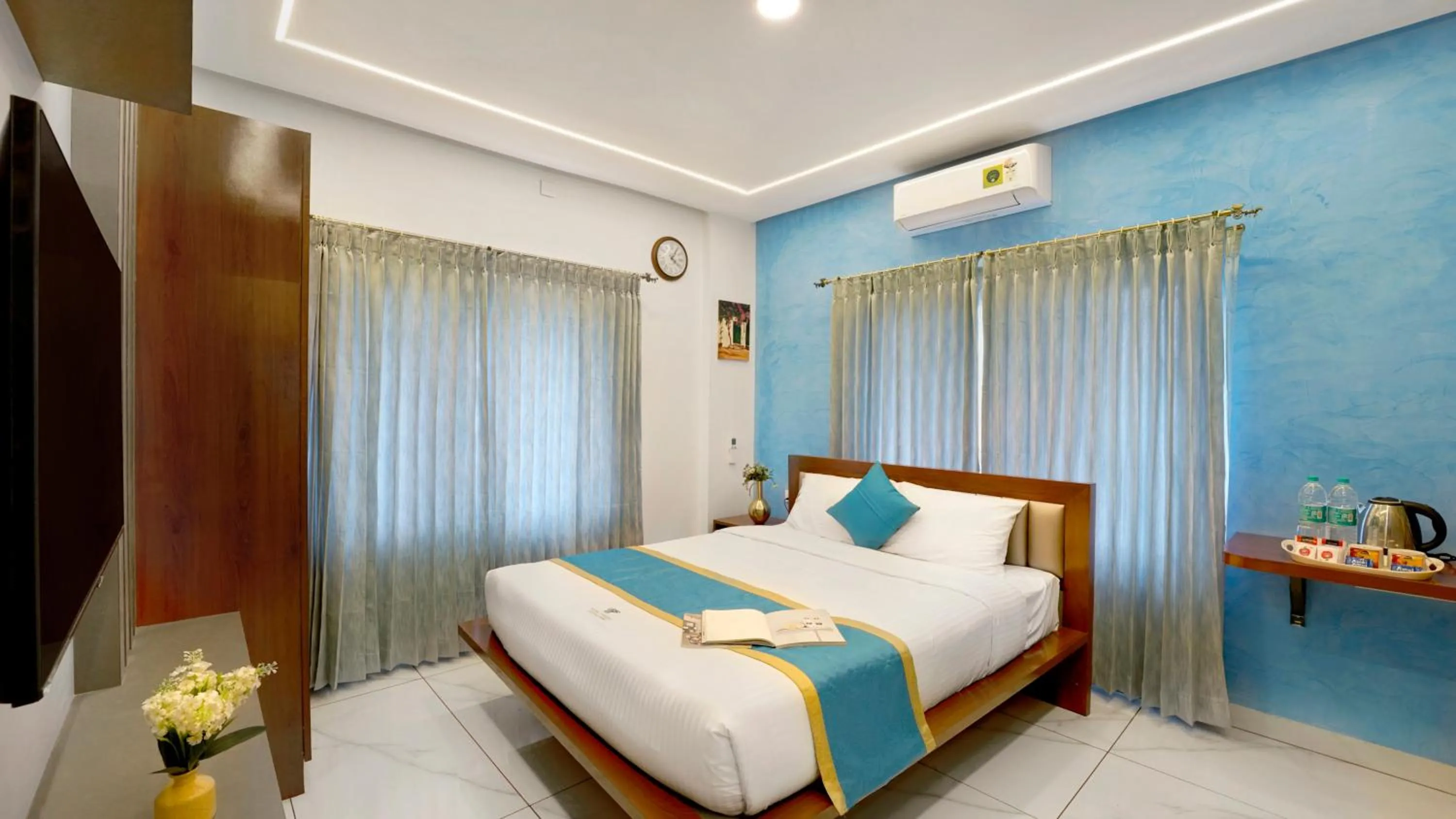 Bed in Royal Tusker Luxury Service Apartments