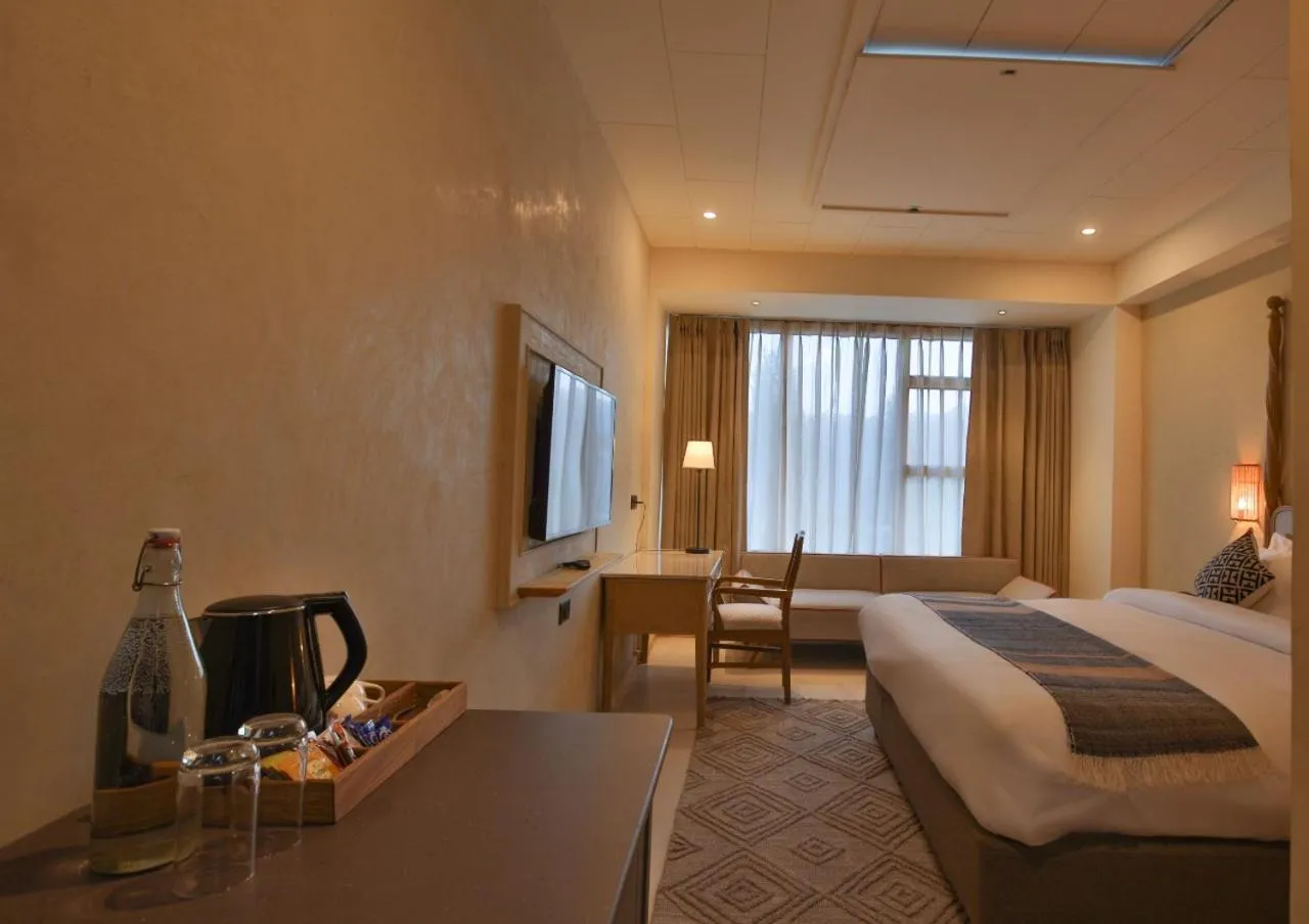 room service in Pal Hotel