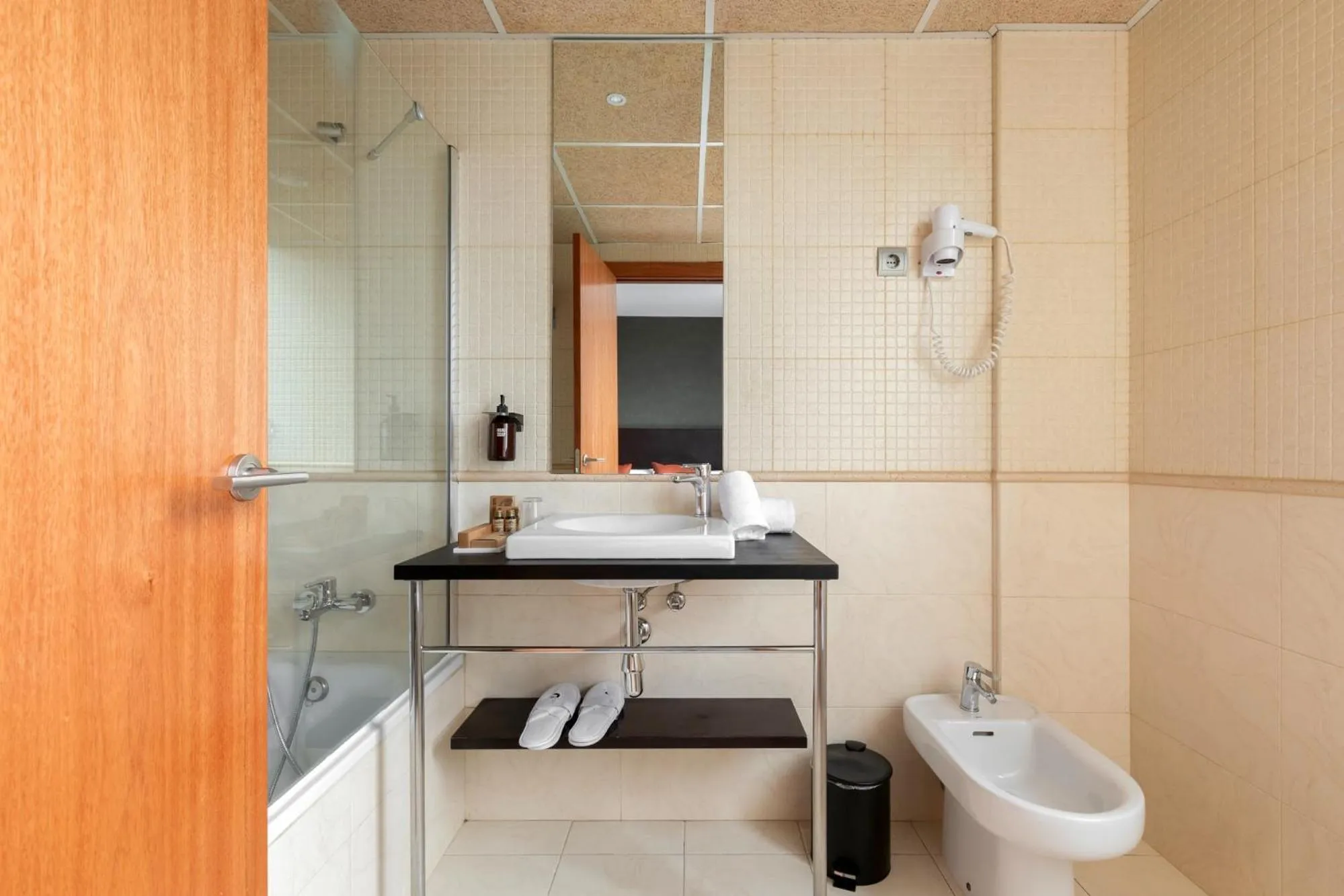 Shower in Acta Sant Just