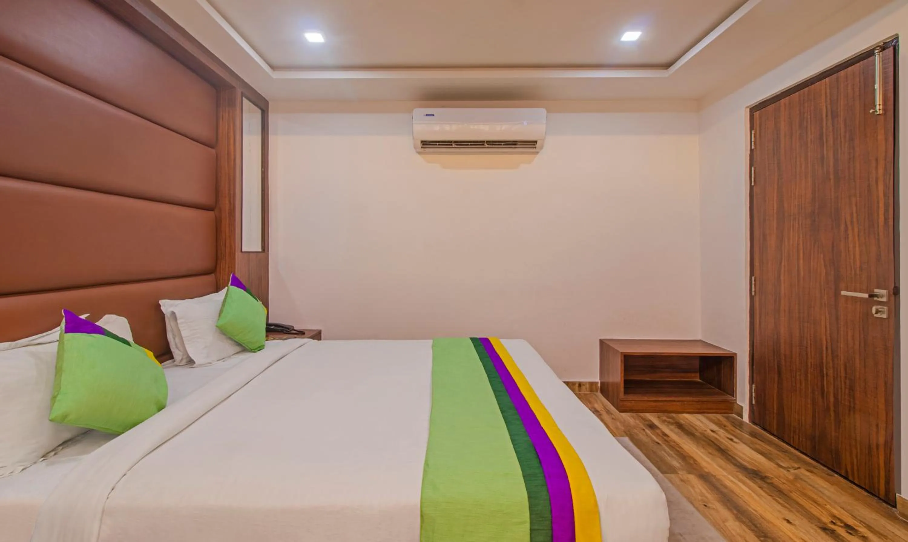 Bedroom, Bed in Treebo The Empire Near Taj Mahal Agra