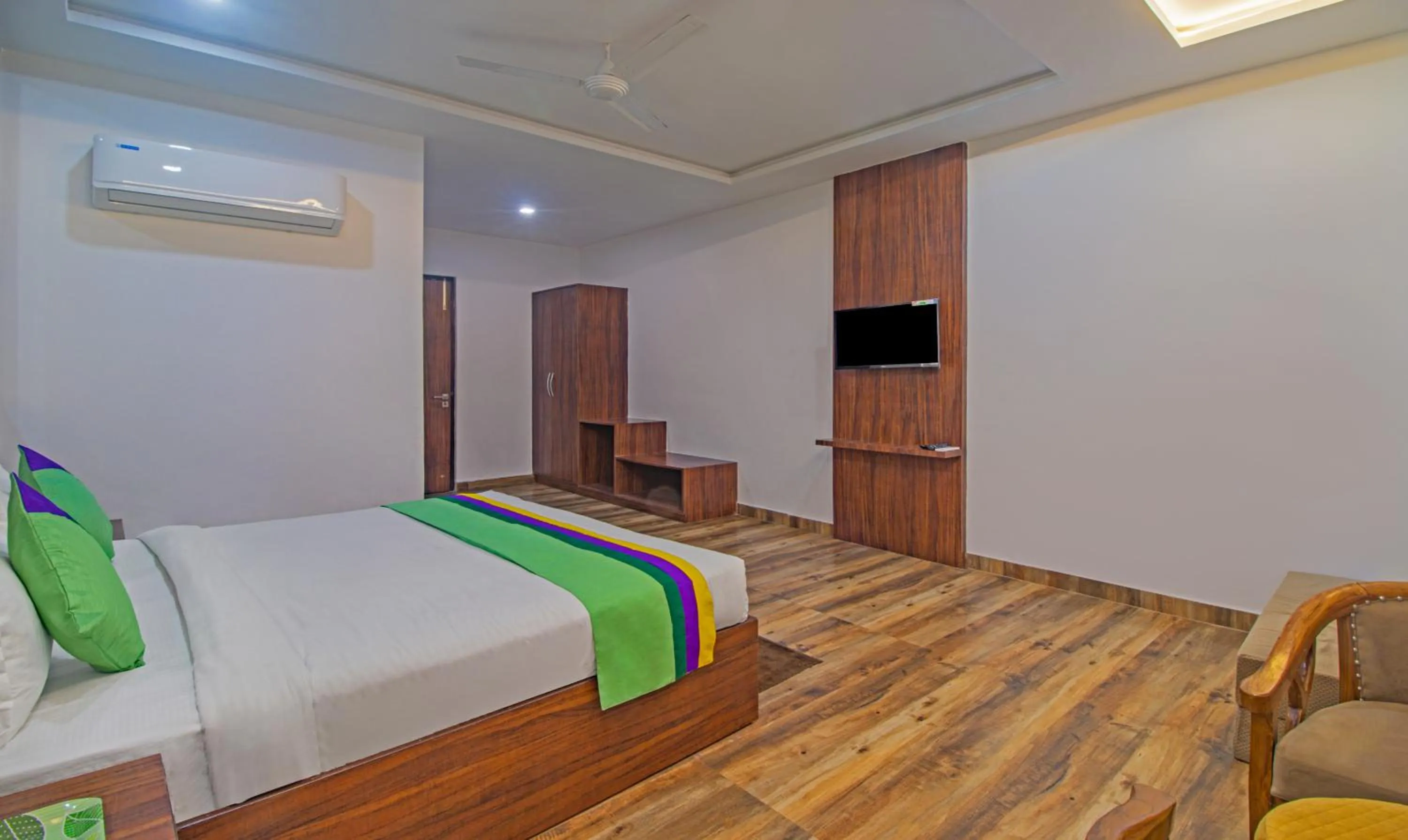 Bedroom, Bed in Treebo The Empire Near Taj Mahal Agra