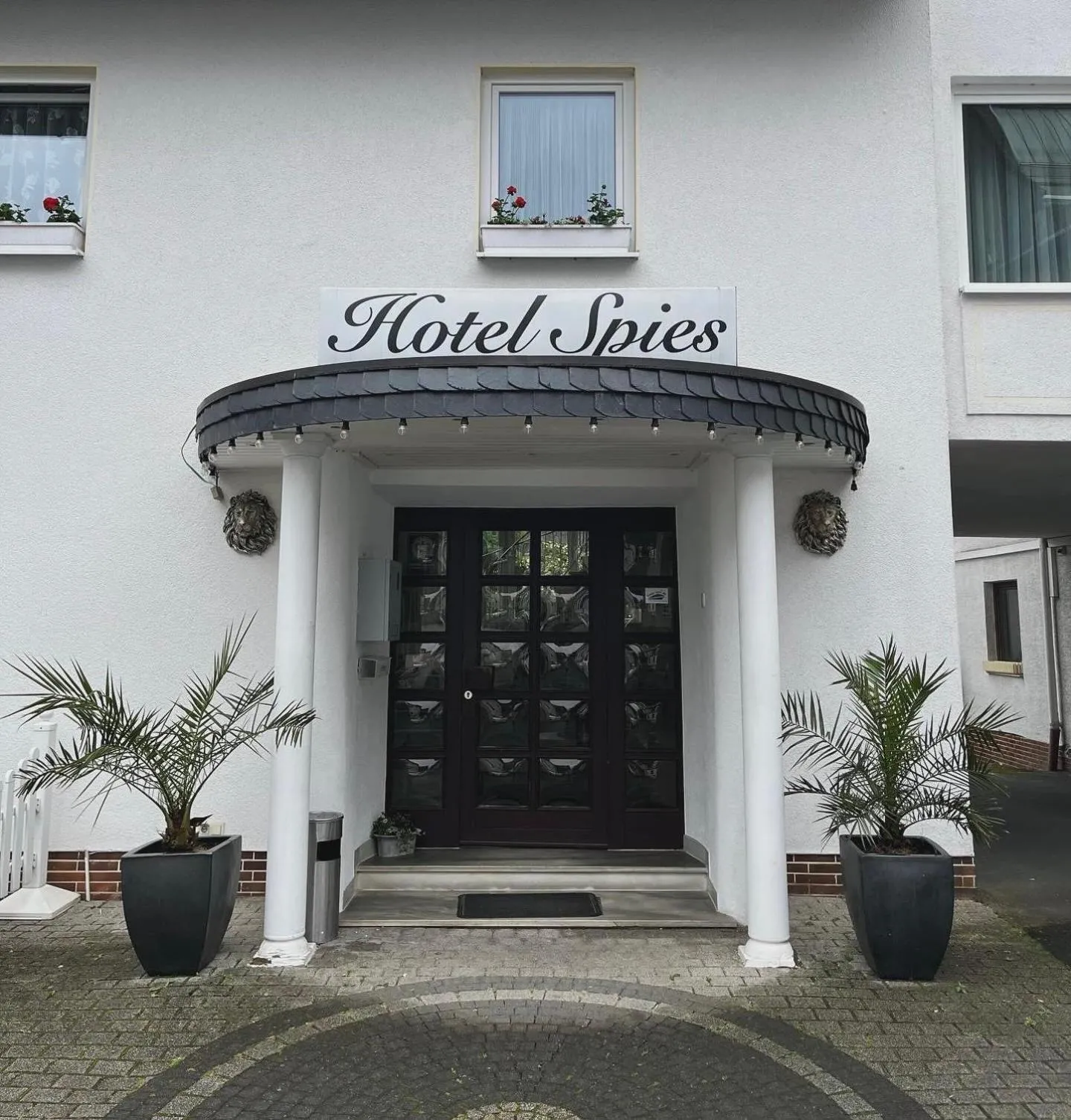 Hotel Spies
