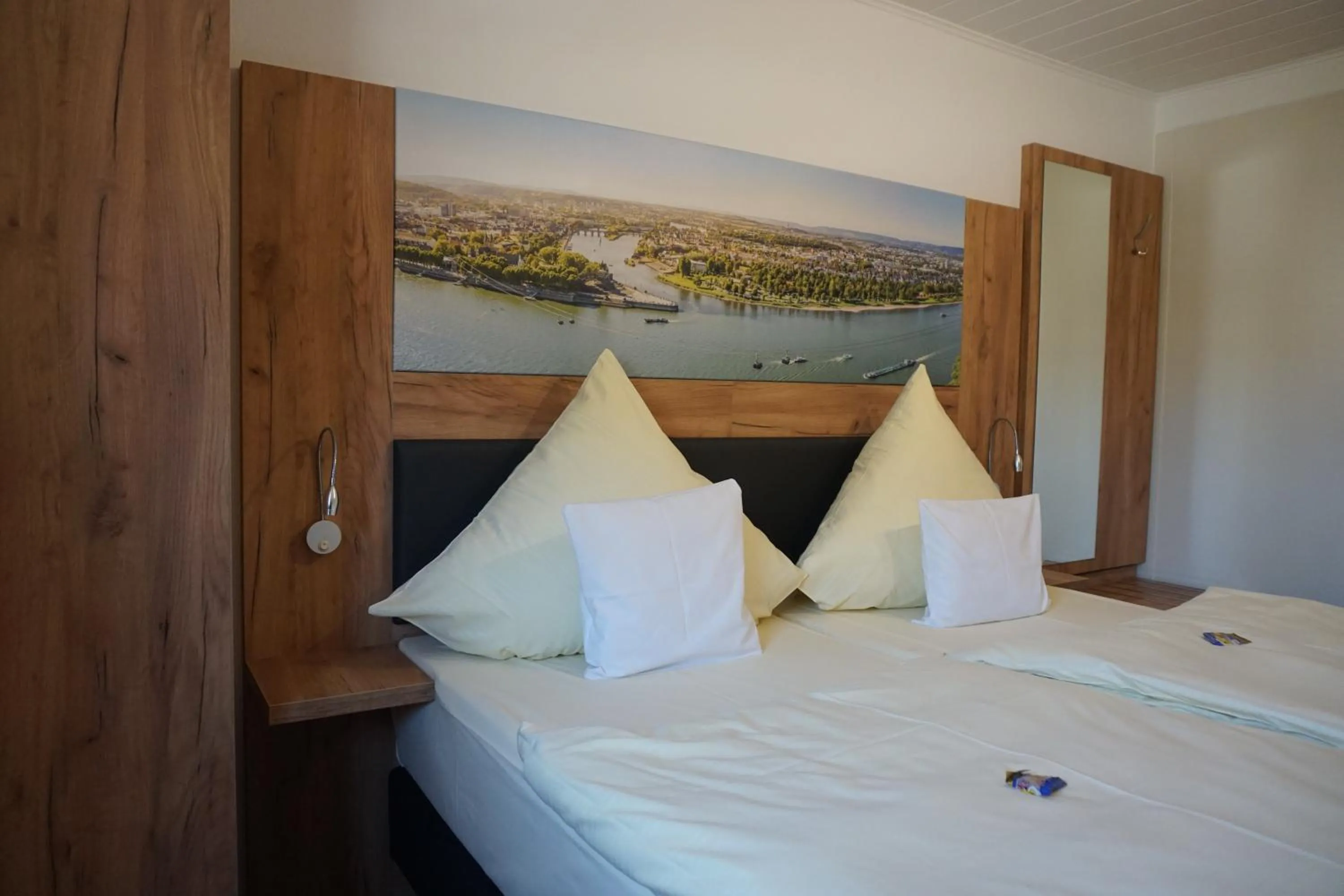 Double Room with Shower in Hotel Jan van Werth