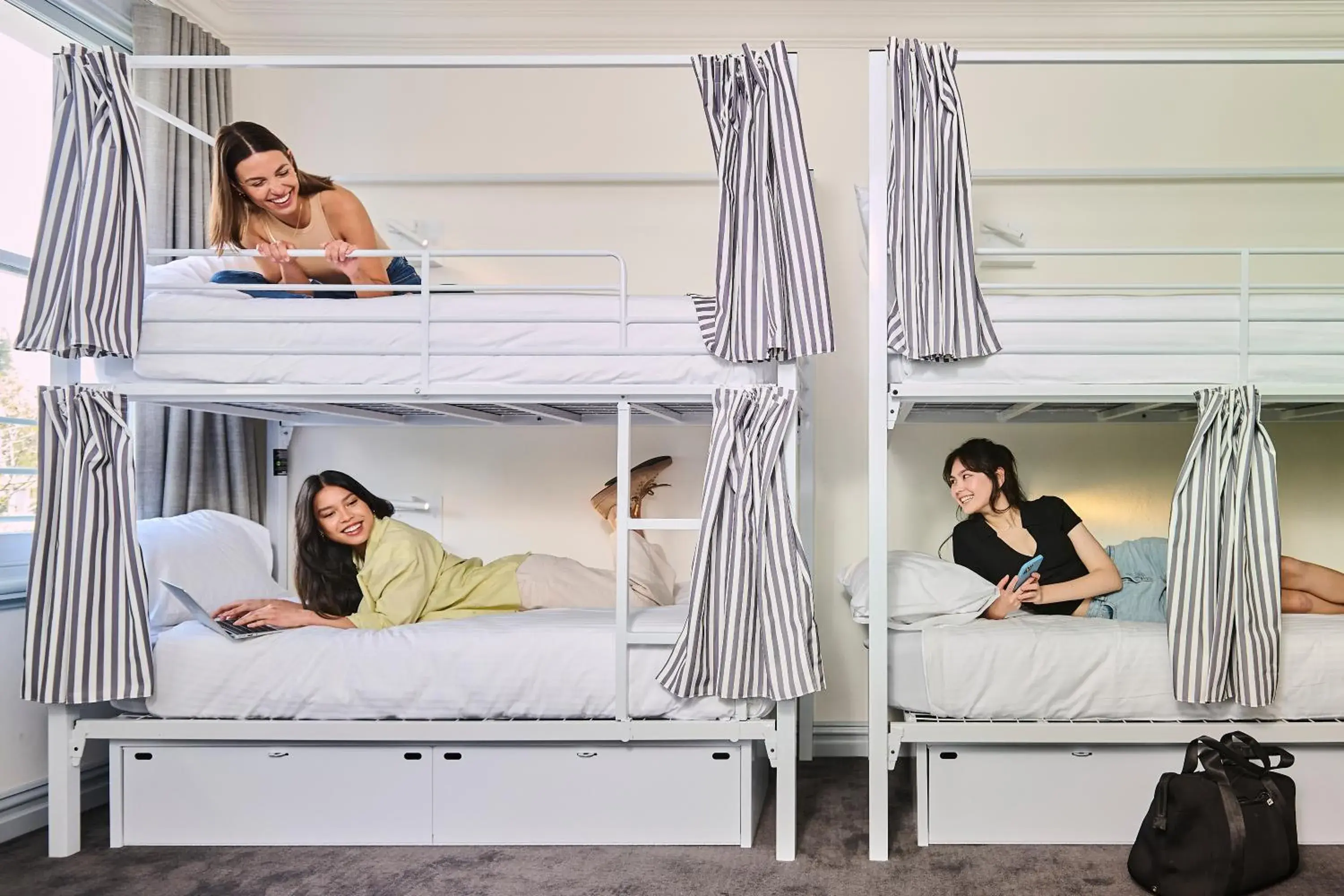 Bed in 4-Bed Mixed Dormitory Room in The Pacific House Bed in 4-Bed Mixed Dormitory Room in The Pacific House