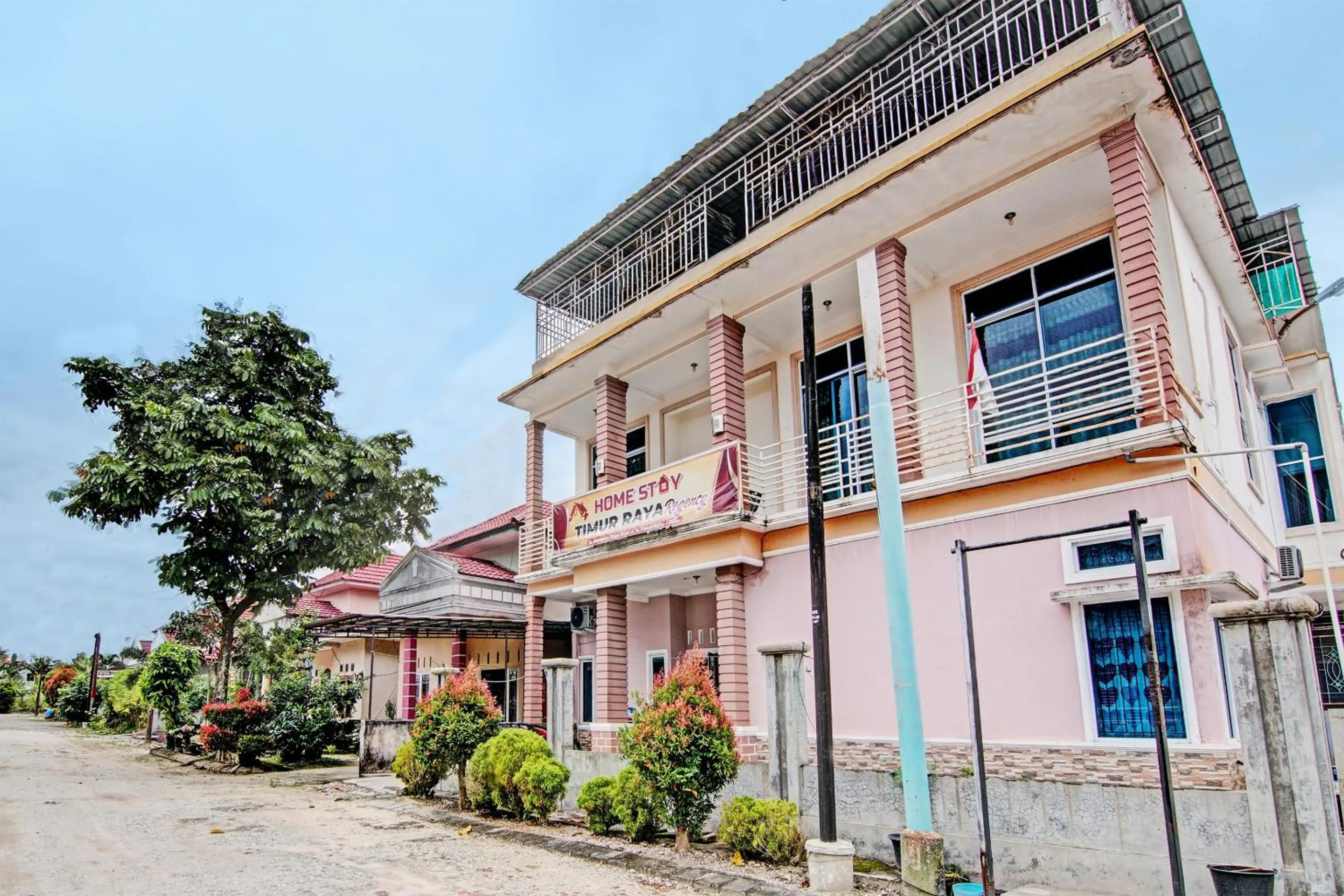Facade/entrance in Hotel O Timur Raya Homestay Syariah