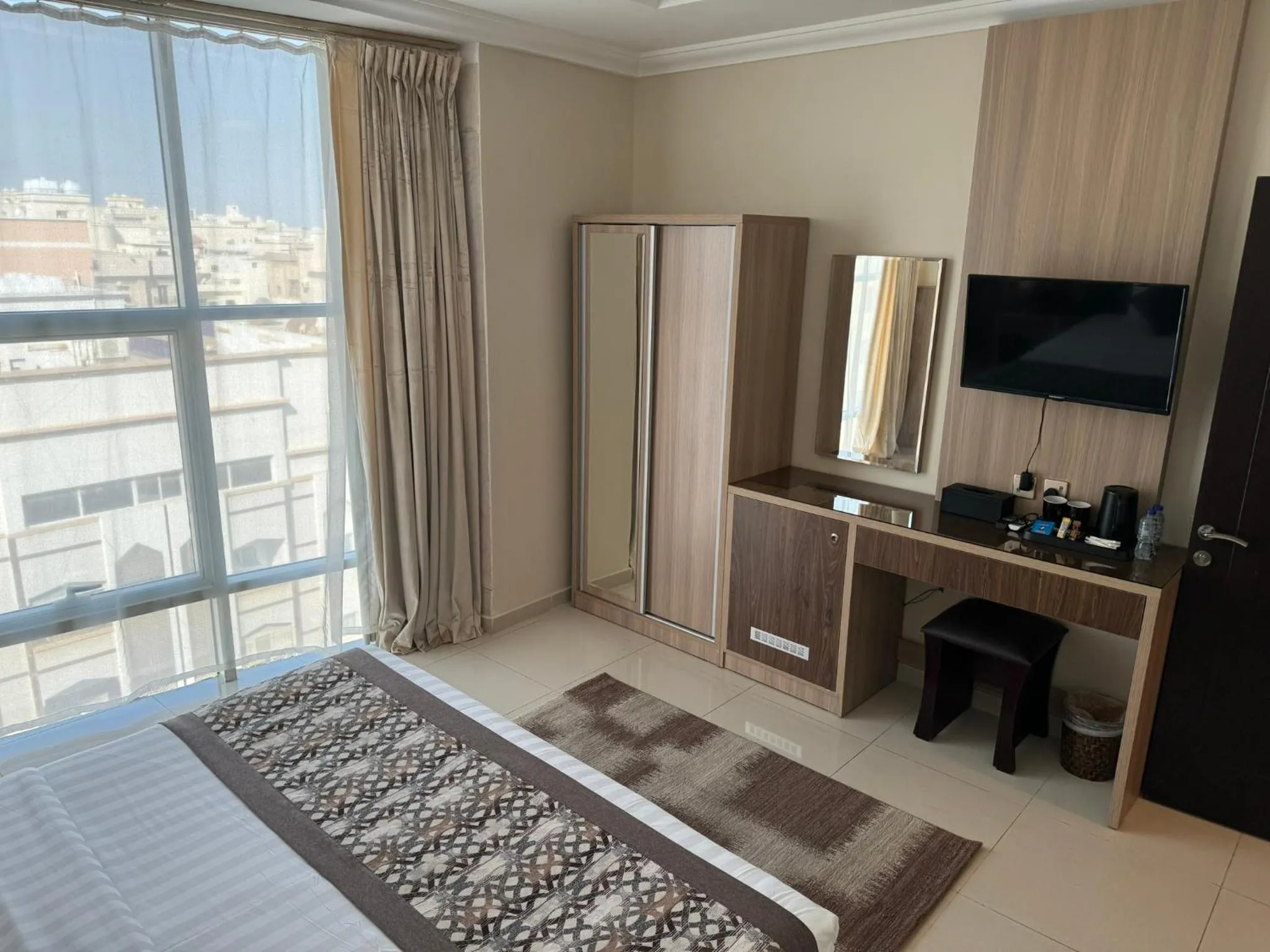 TV and multimedia, Bed in PRIMOTEL Suites As Salamah